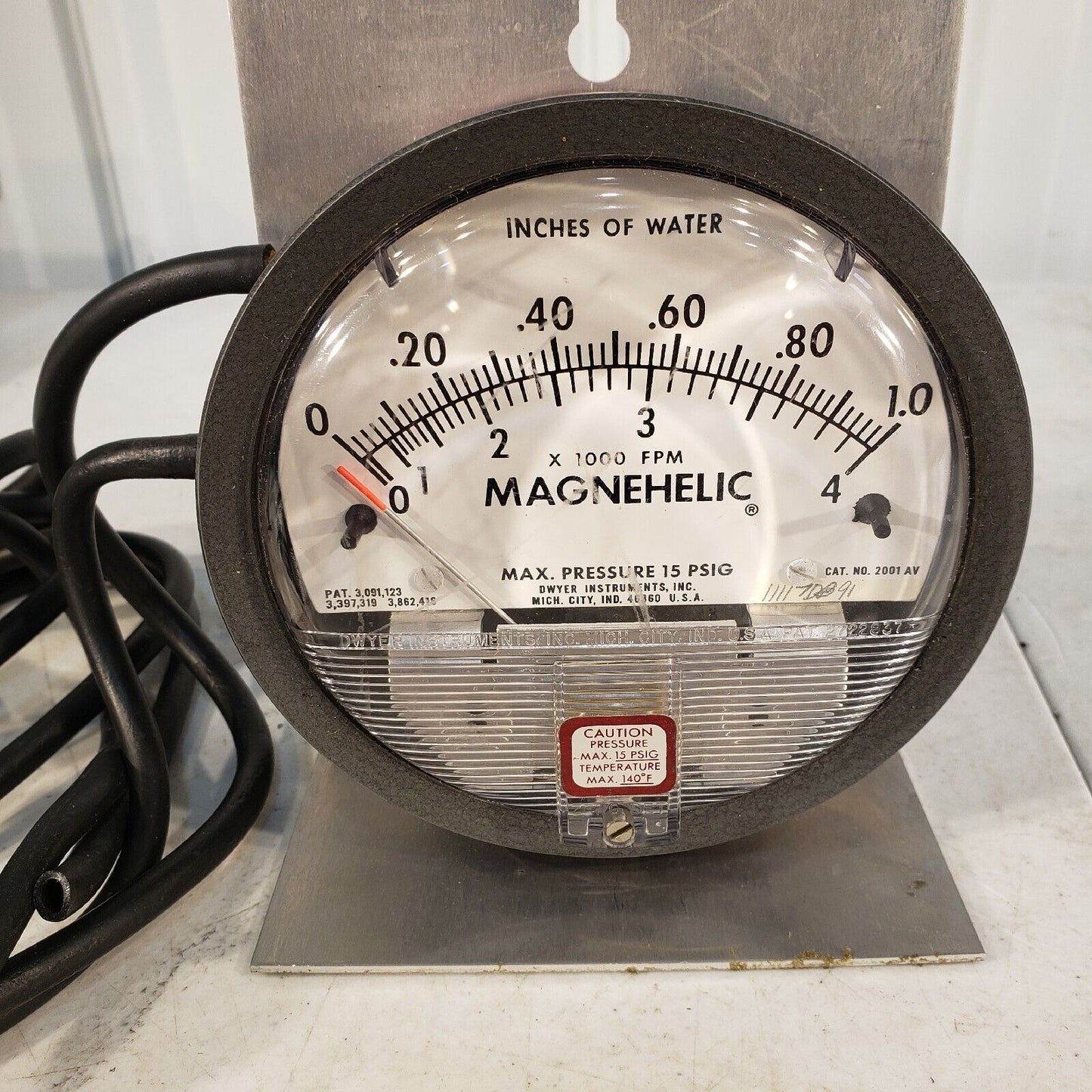 Dwyer 2001 AV Differntial Pressure Gauge Max 15 PSIG Max 140⁰F