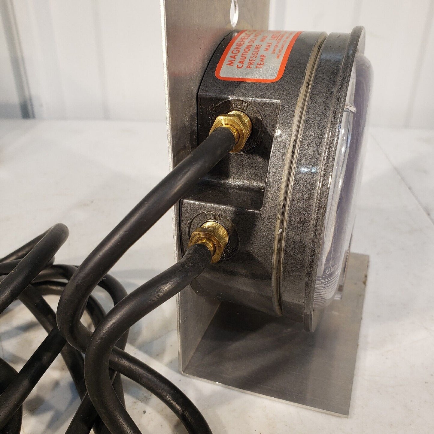Dwyer 2001 AV Differntial Pressure Gauge Max 15 PSIG Max 140⁰F