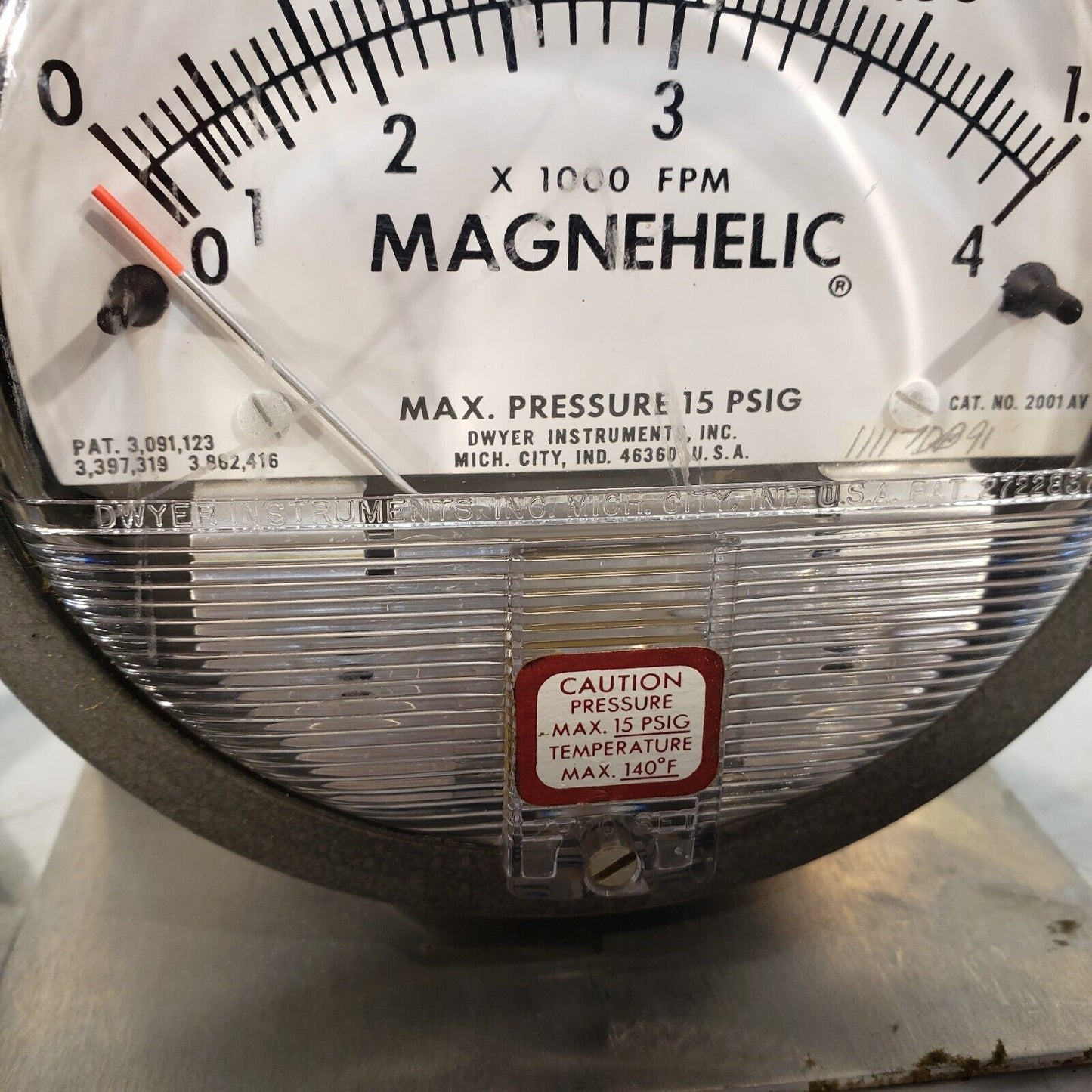 Dwyer 2001 AV Differntial Pressure Gauge Max 15 PSIG Max 140⁰F
