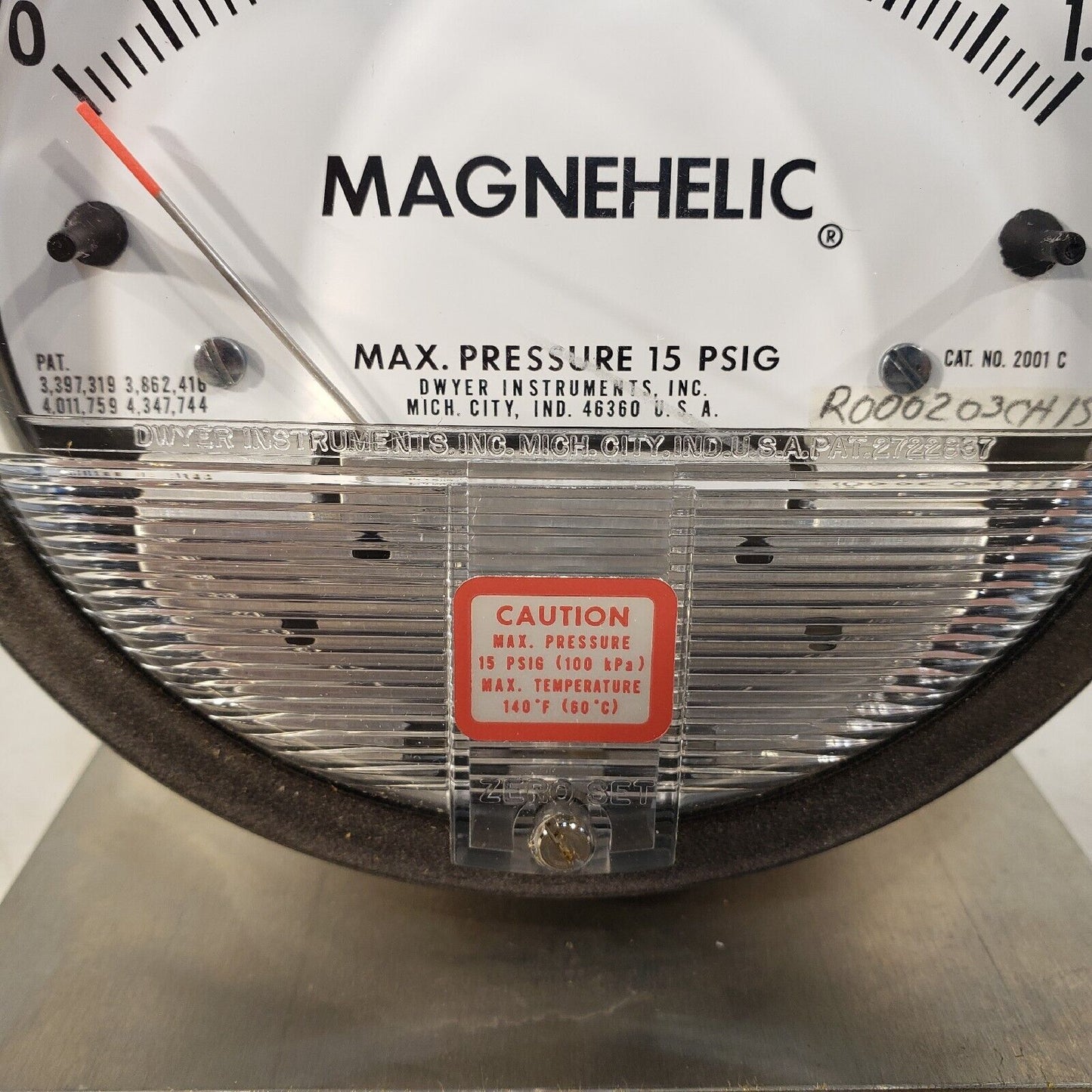 Dwyer 2001 C Magnehelic Differential Pressure Gauge Max 15 PSIG Max 140⁰F