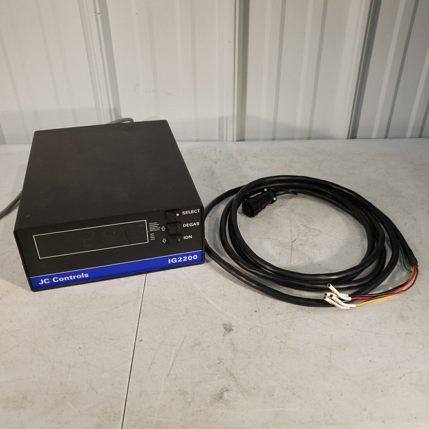 KJL Kurt Lesker JC Controls IG2200 Ion Gauge Vacuum Controller w Cable Connector