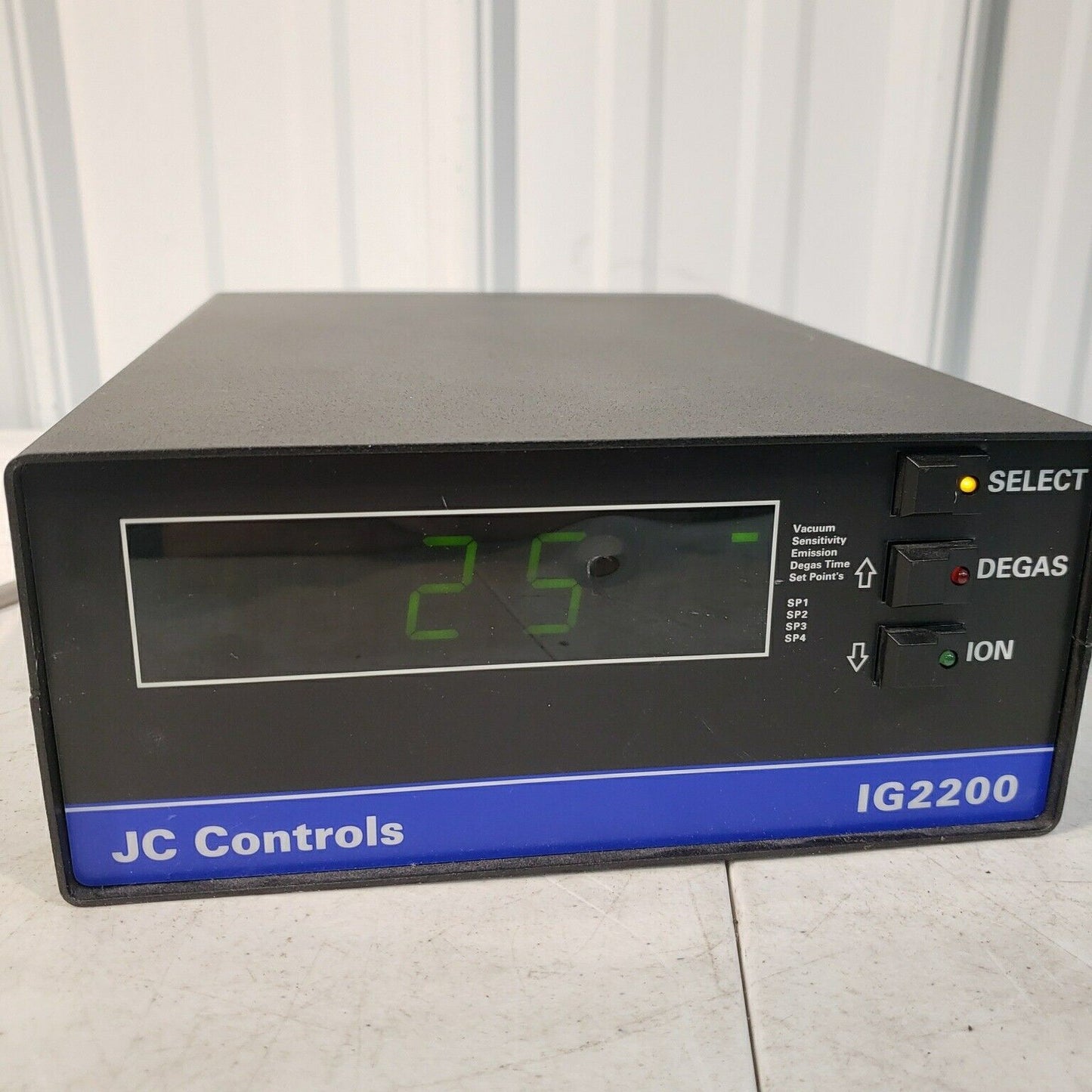 KJL Kurt Lesker JC Controls IG2200 Ion Gauge Vacuum Controller w Cable Connector
