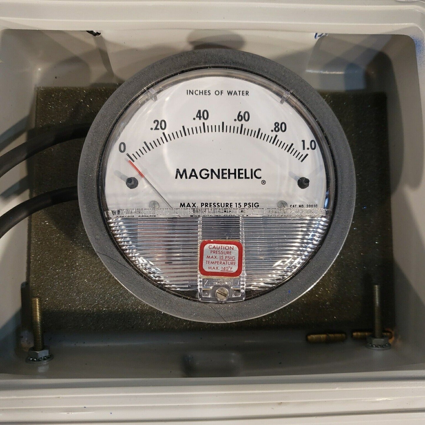 DWYER Magnehelic Pressure Gauge 2001 w/ Case