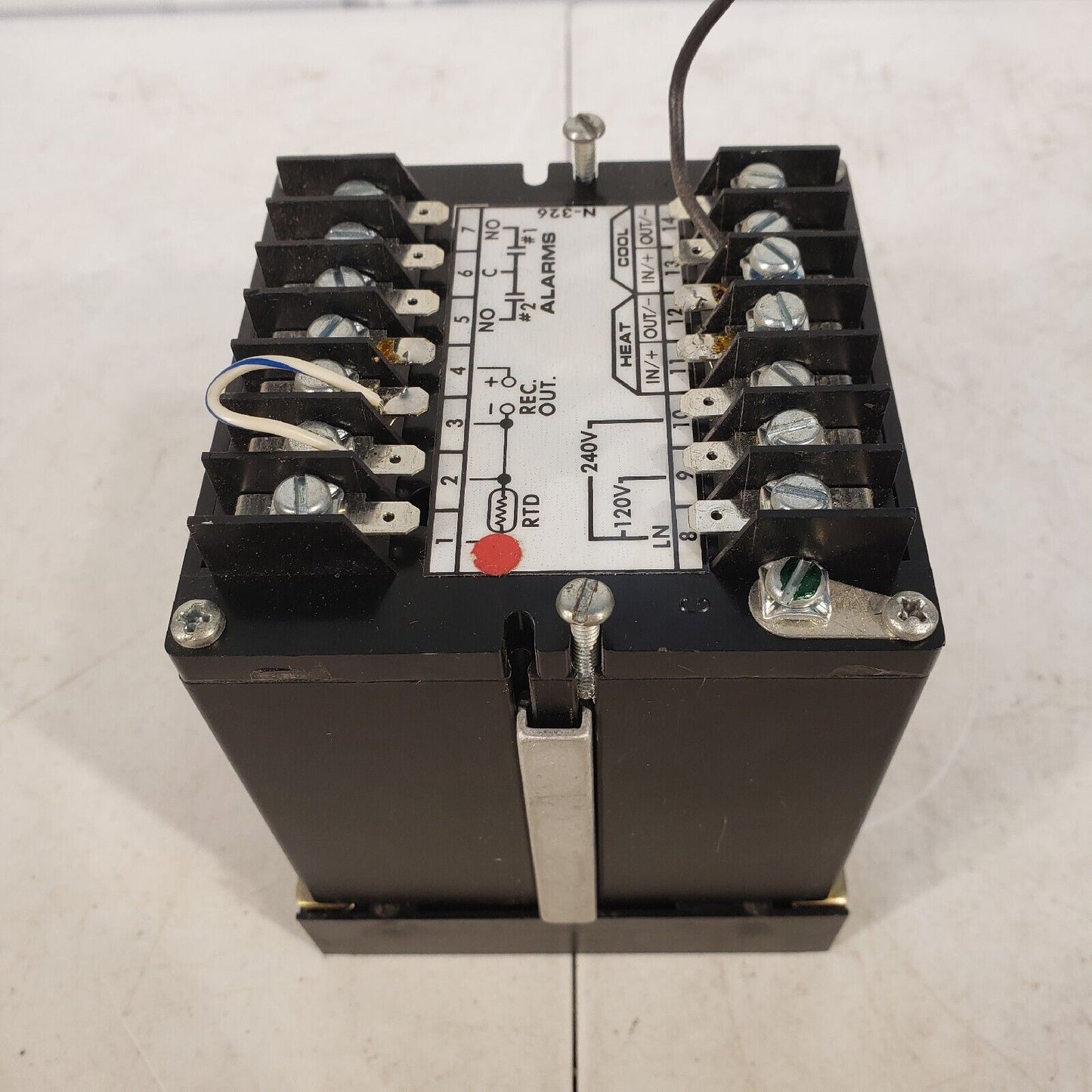 Omega 6002-P1-T2-A1 Temperature Controller Range -200 To 600 ⁰C 120/240 VAC