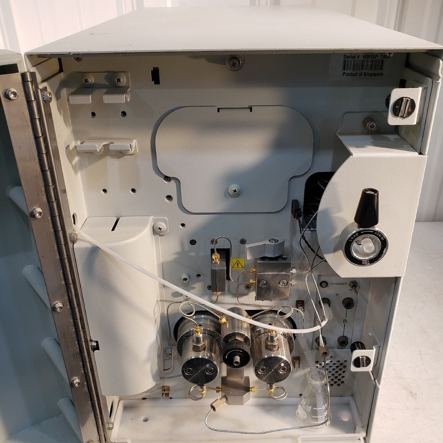 Waters 1515 Isocratic HPLC Pump 186001515 w/ Rheodyne Valve