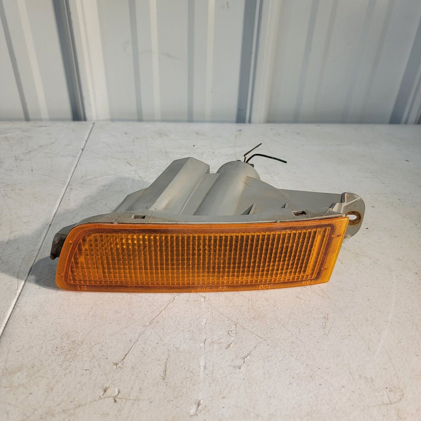Toyota LAMP ASSY, FL TURN SIGNAL, LH 81520-AC010 1995-1999