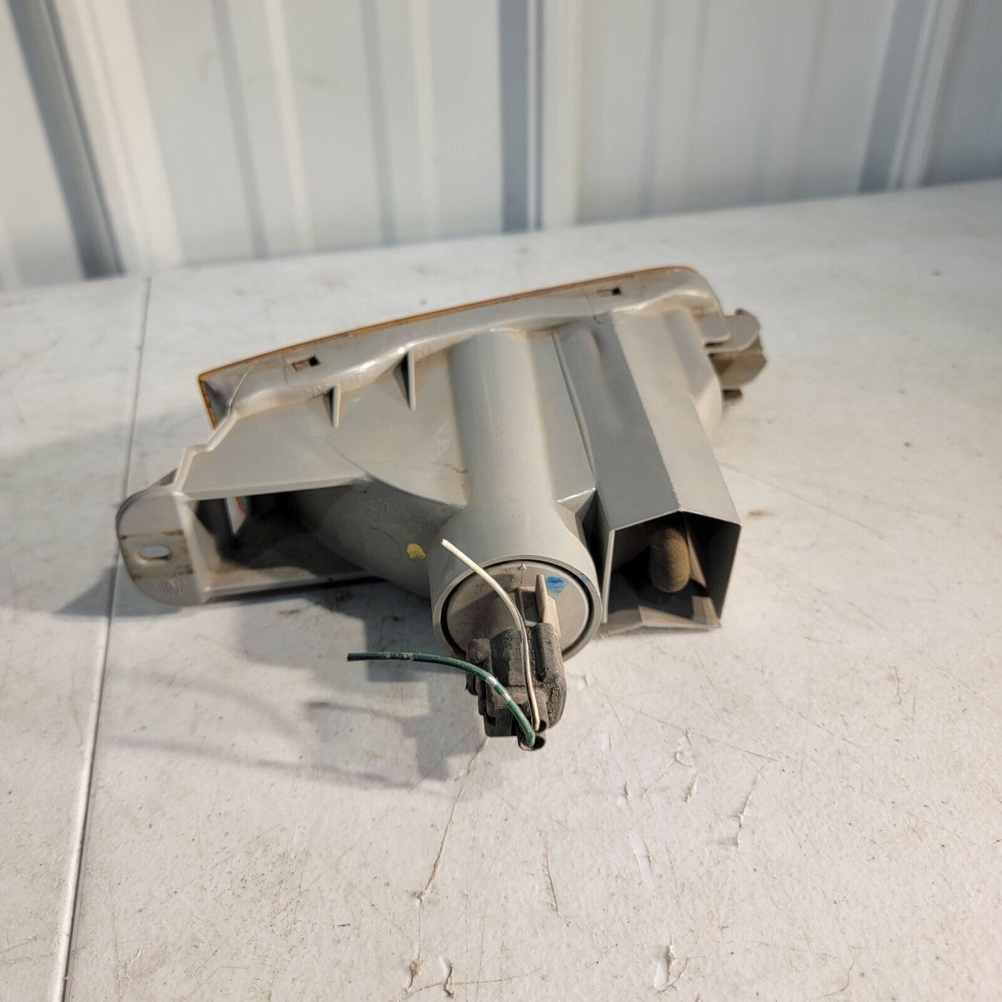 Toyota LAMP ASSY, FL TURN SIGNAL, LH 81520-AC010 1995-1999