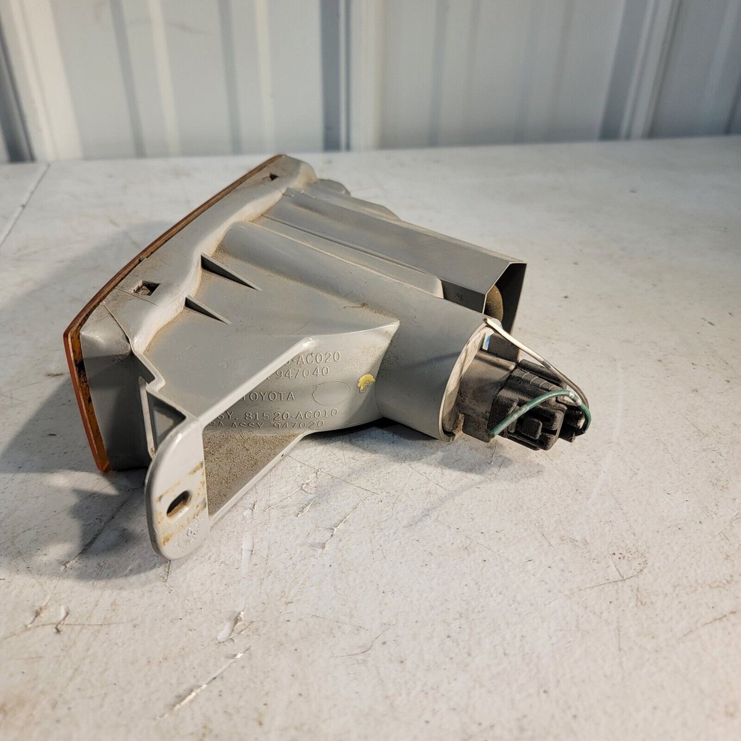 Toyota LAMP ASSY, FL TURN SIGNAL, LH 81520-AC010 1995-1999