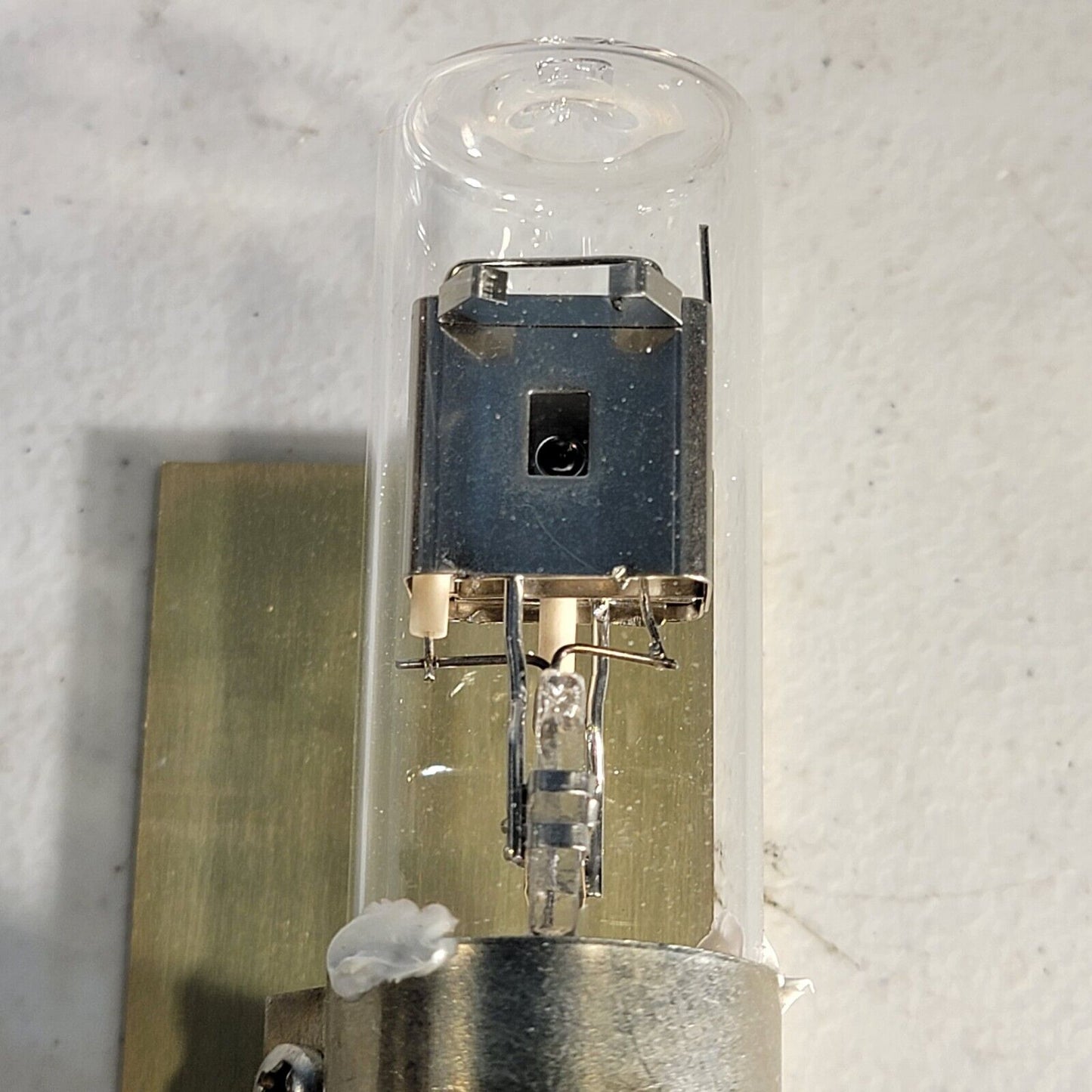 Beckman Cathodeon 236920 Replacement Deuterium UV D2 Bulb w/ Mount