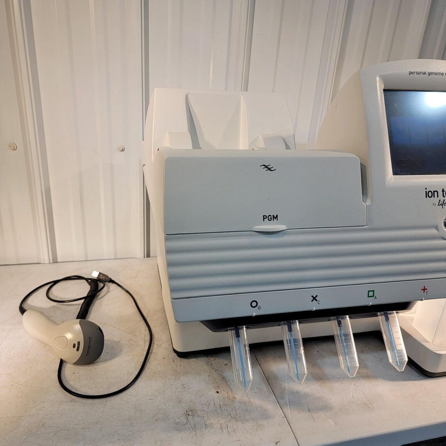Life Technologies Ion Torrent Personal Genome Machine 7467 w/ 318D Chip