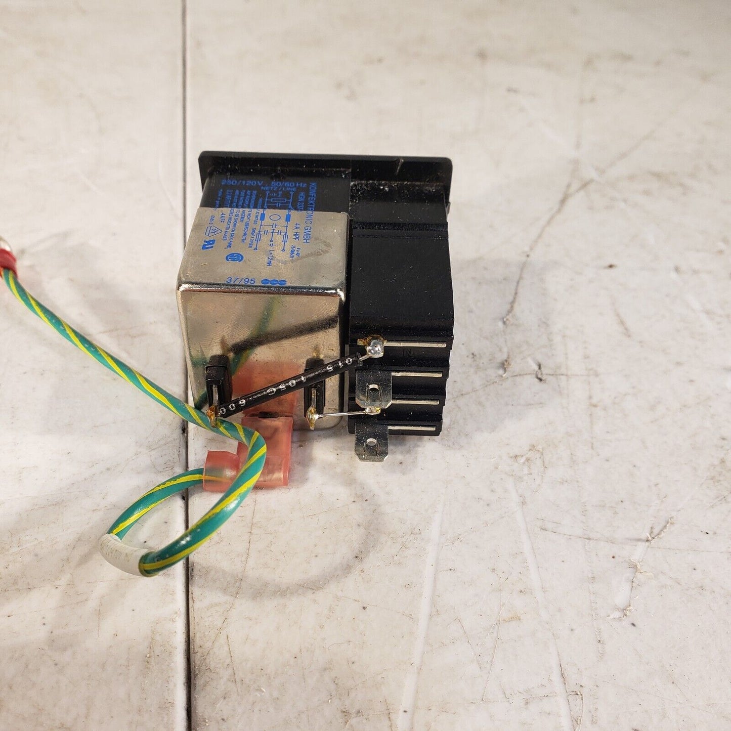 Power Dynamic HGN 337-4-F-200 Power Entry Module 4A IEC Fuse Switch Box