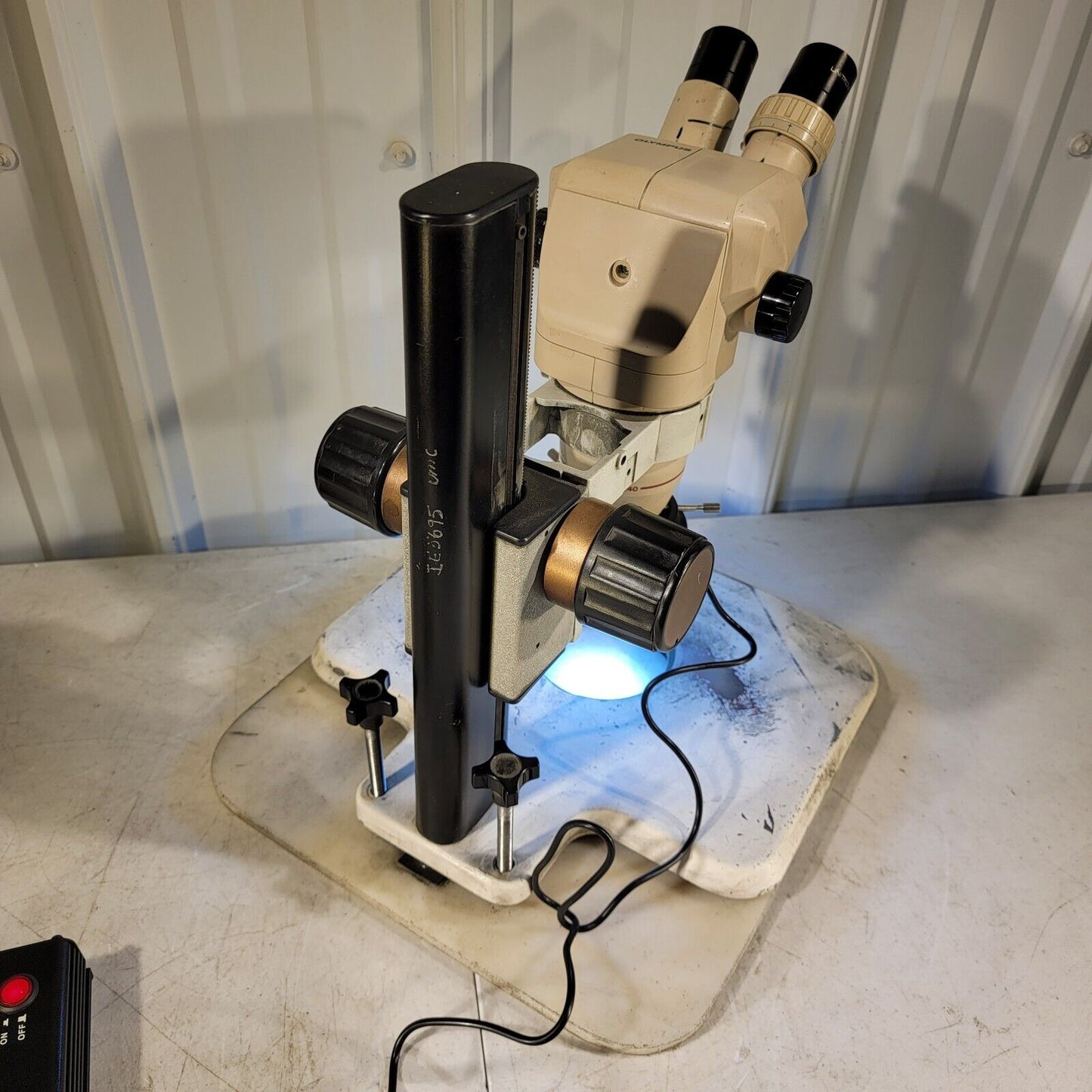 Olympus SZ4045 Stereo Zoom Microscope HWF10X Eyepieces Base Stand LED Ring Light