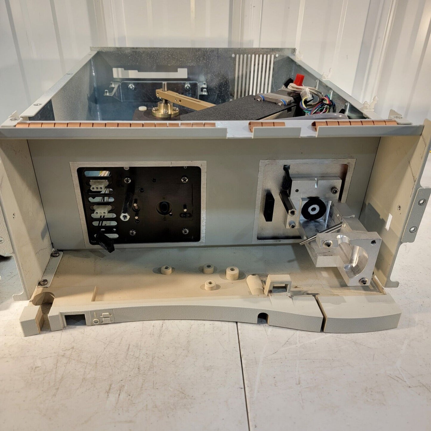 PARTS Thermo Electron Surveyor UV/VIS Plus Detector Frame Case and Monochromator