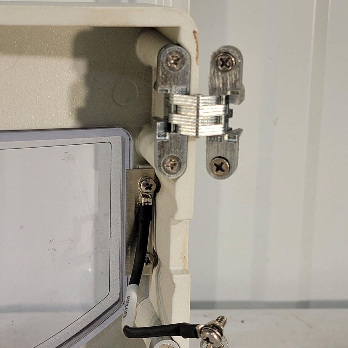Thermo Finnigan Surveyor UV/VIS Plus Front Left Side Door w/ Hinge HPLC