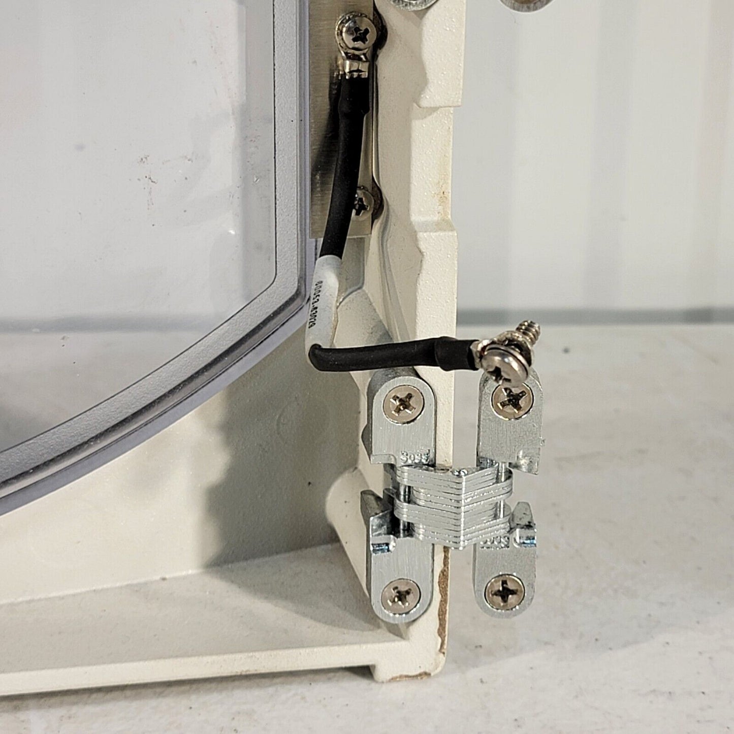 Thermo Finnigan Surveyor UV/VIS Plus Front Left Side Door w/ Hinge HPLC