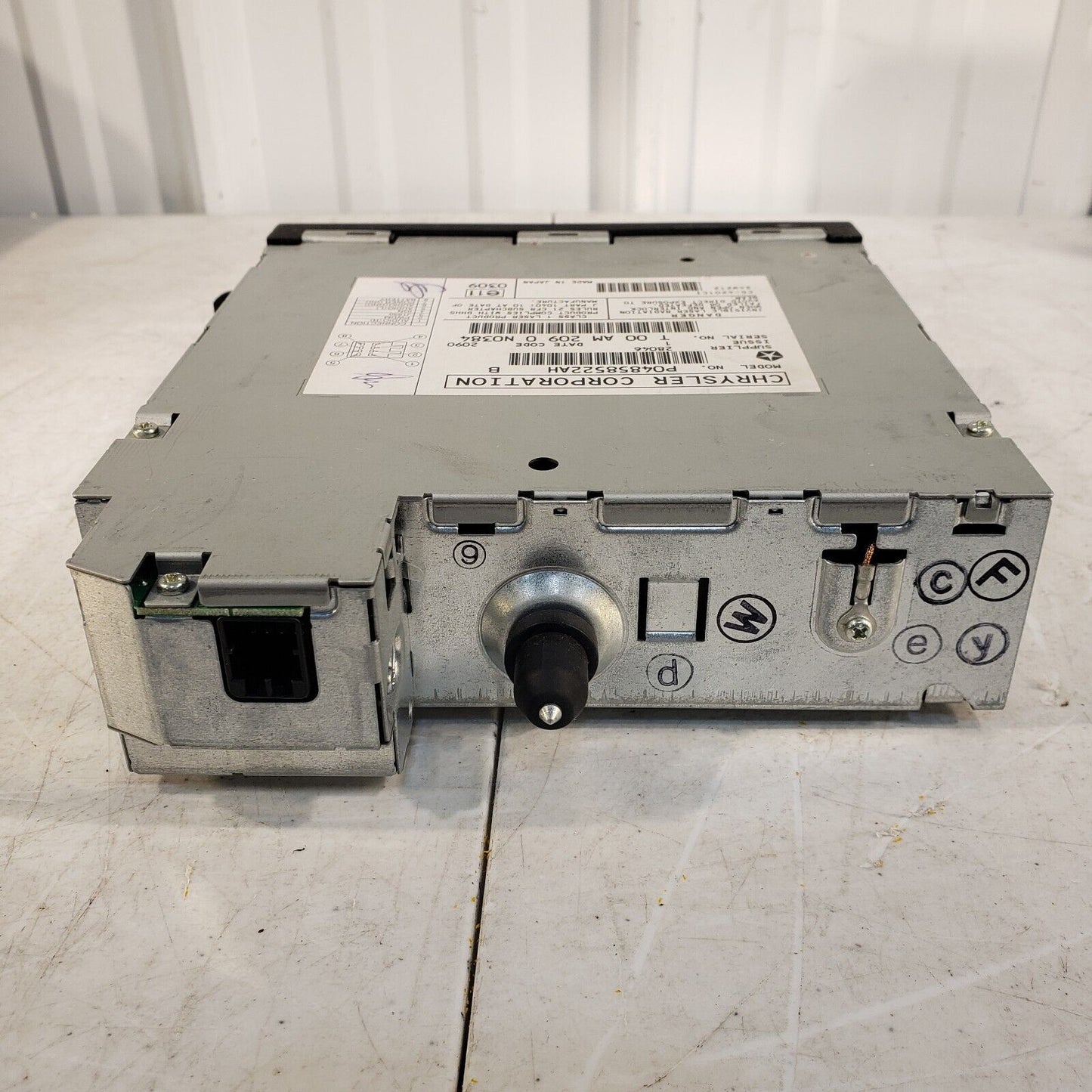 98 99 00 01 02 Chrysler Dodge Neon Grand Caravan P04858522AH 4 Disc CD Changer