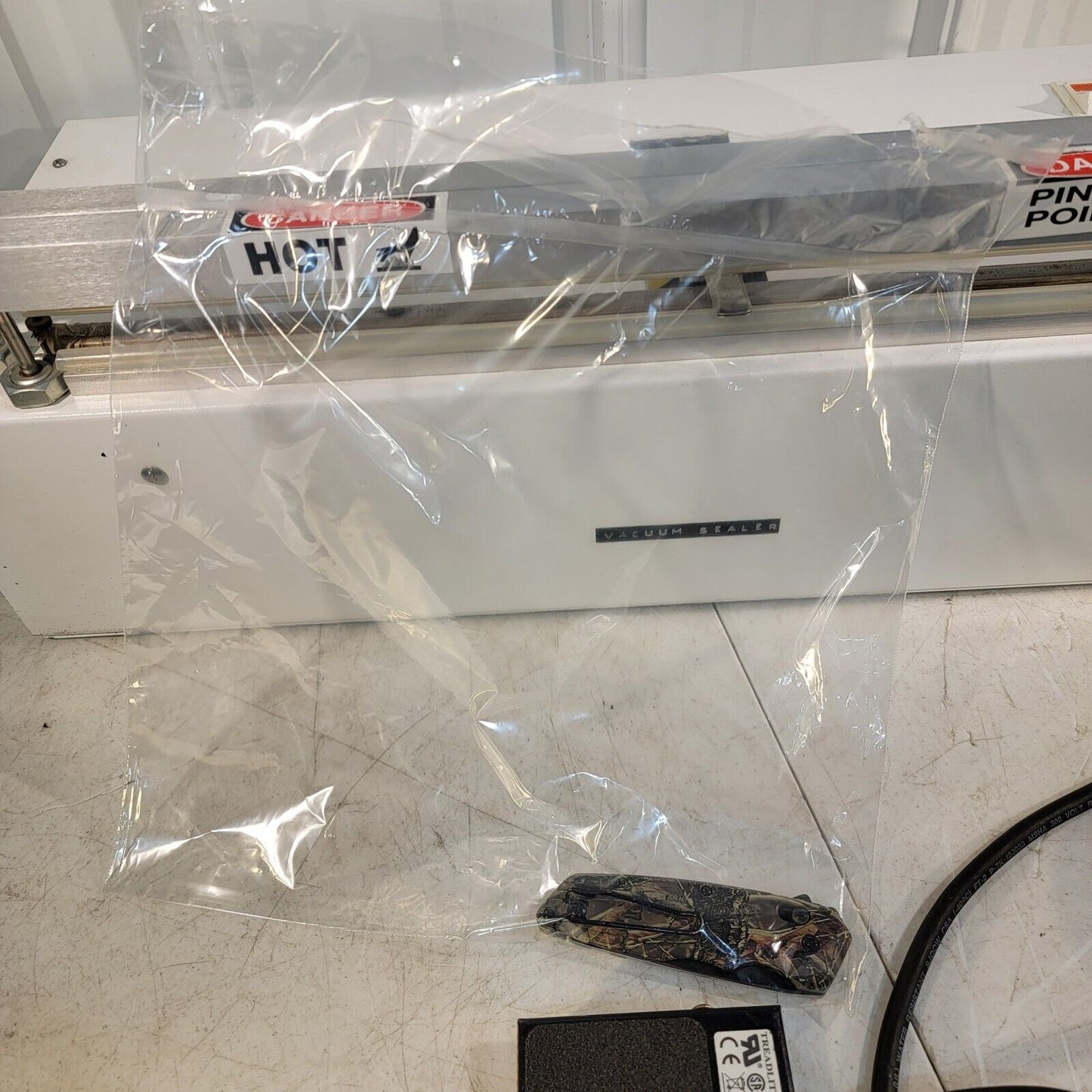 ULINE H-1075 120V 10A Vacuum 20" Bag Sealer - Tested Works