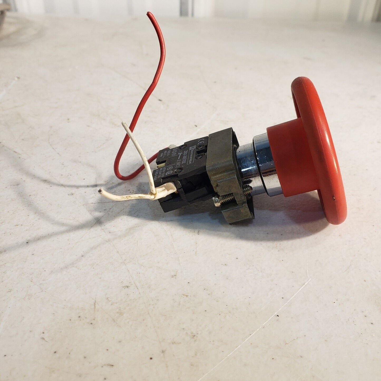 StraPack 0710-110162 Stop Switch Telemecanique ZB2-BE102 Mushroom Button for RQ8