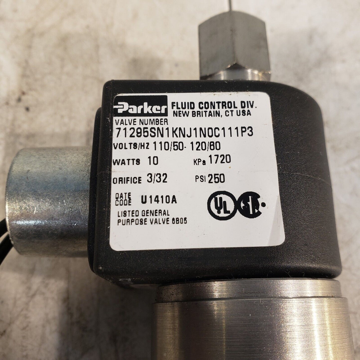 Parker 71295SN1KNJ1NOC111P3 Solenoid Valve 120VAC 60HZ 10W 250PSI 1720KPa