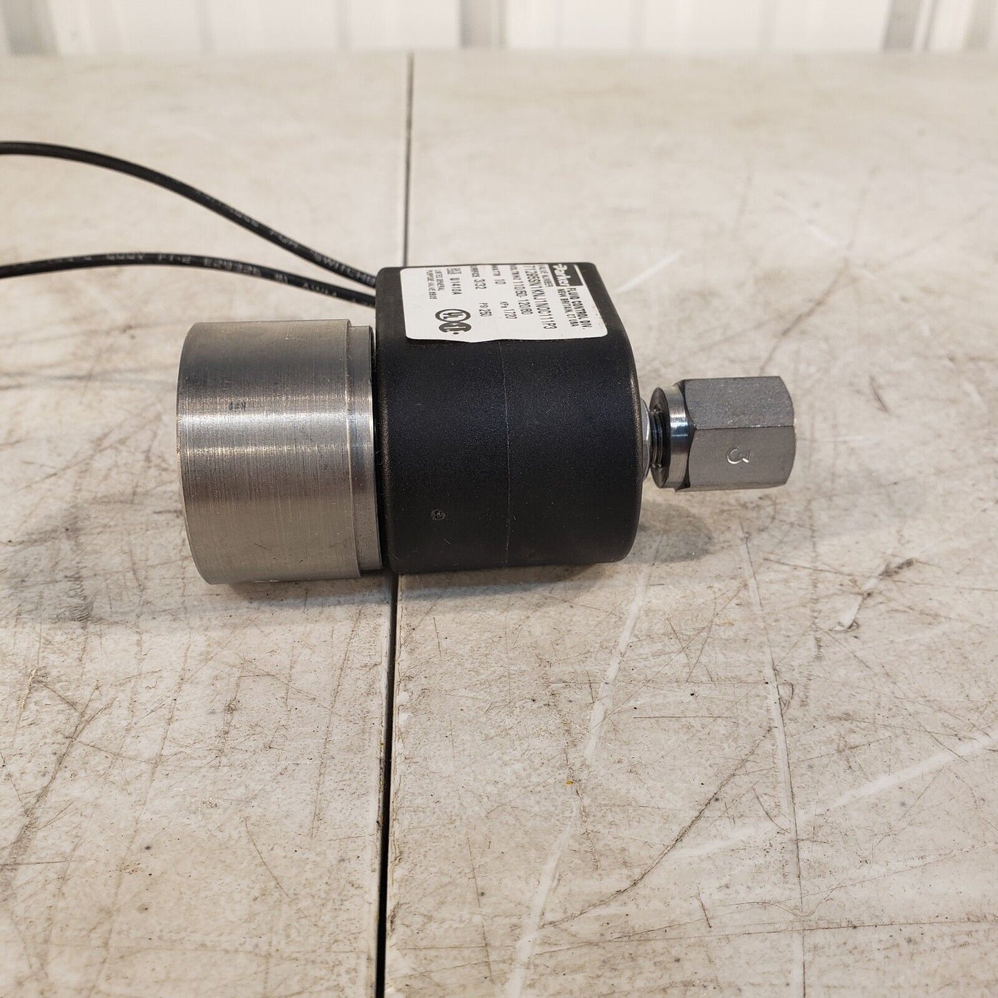 Parker 71295SN1KNJ1NOC111P3 Solenoid Valve 120VAC 60HZ 10W 250PSI 1720KPa