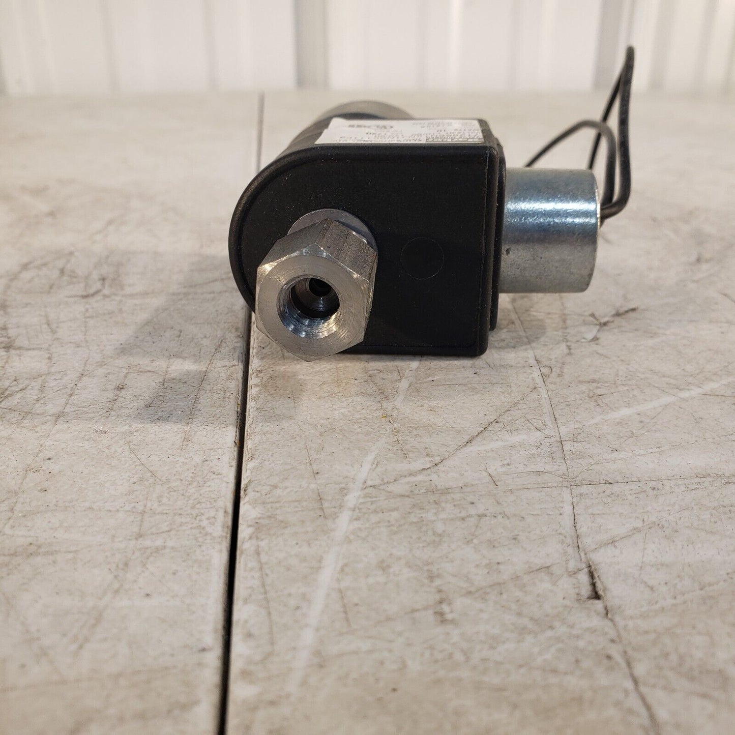 Parker 71295SN1KNJ1NOC111P3 Solenoid Valve 120VAC 60HZ 10W 250PSI 1720KPa