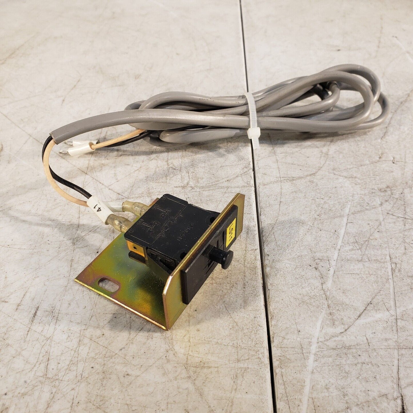 StraPack 0750-110018 Table Safety Switch LS11, For RQ-8, D2D-2100