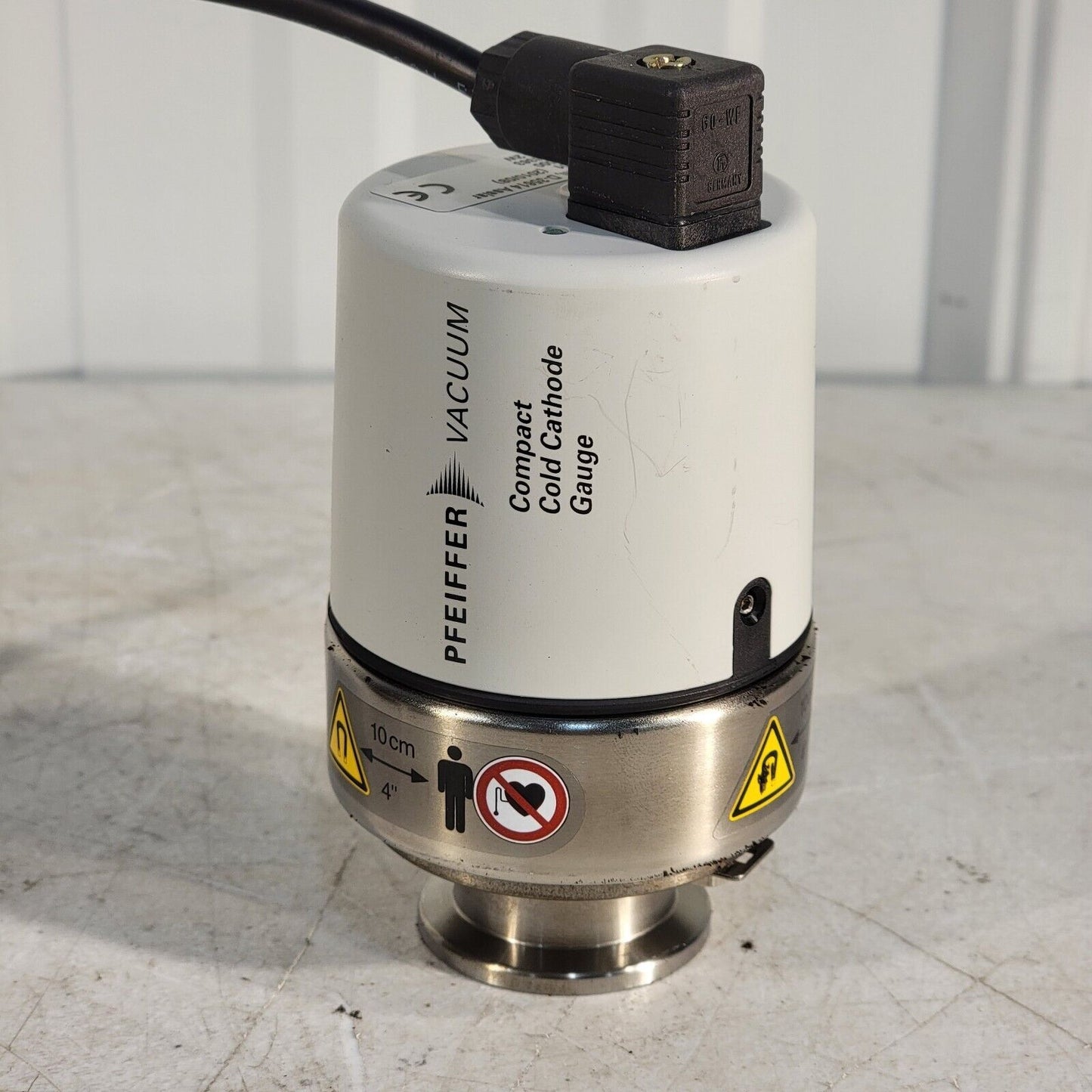 Pfeiffer Vacuum PTR25500 IKR251 Compact Cold Cathode Gauge KF25 NW25 w/ Cable