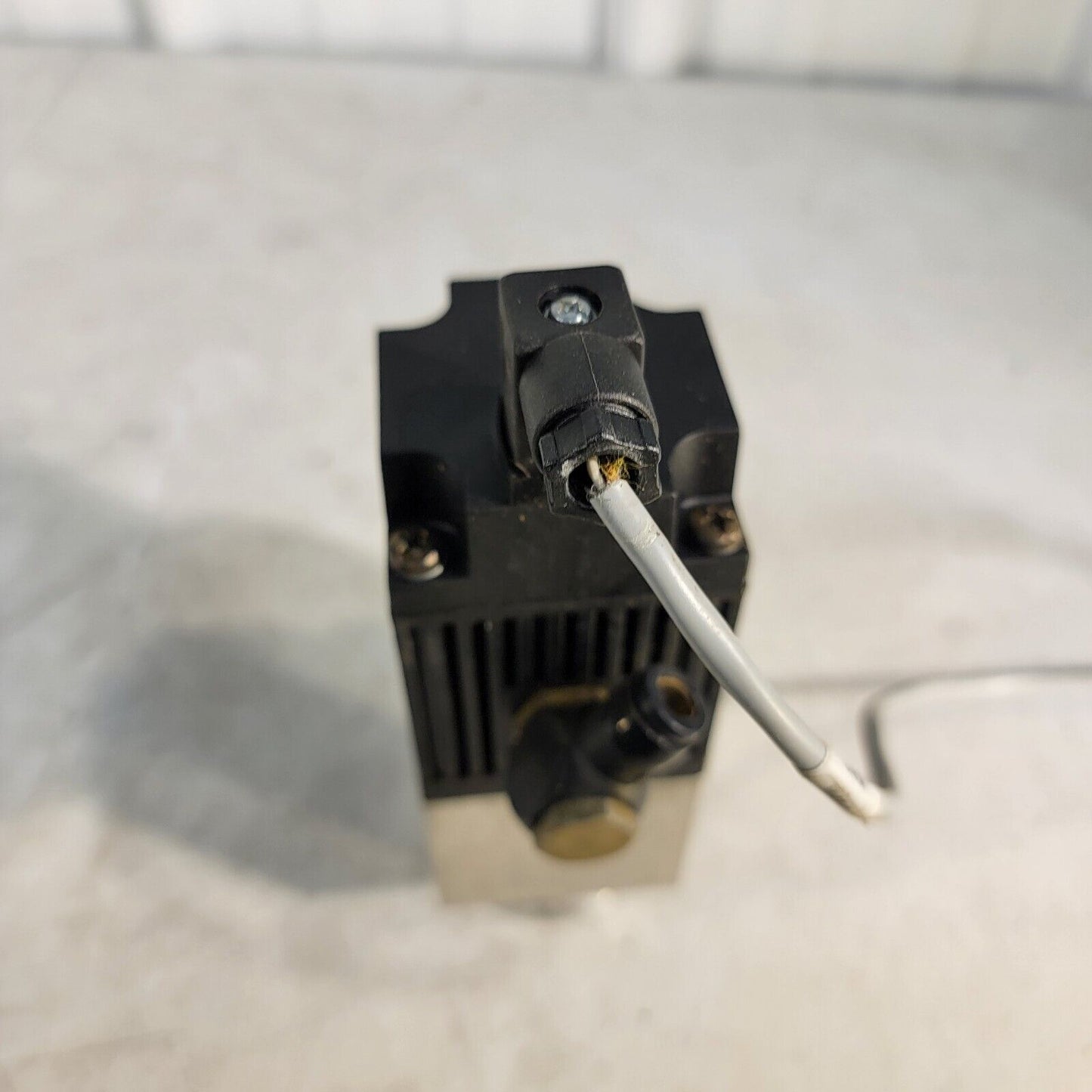 EDWARDS PV25PKA B C41311000 24V 1.25A ANGLE VALVE KF25 NW25