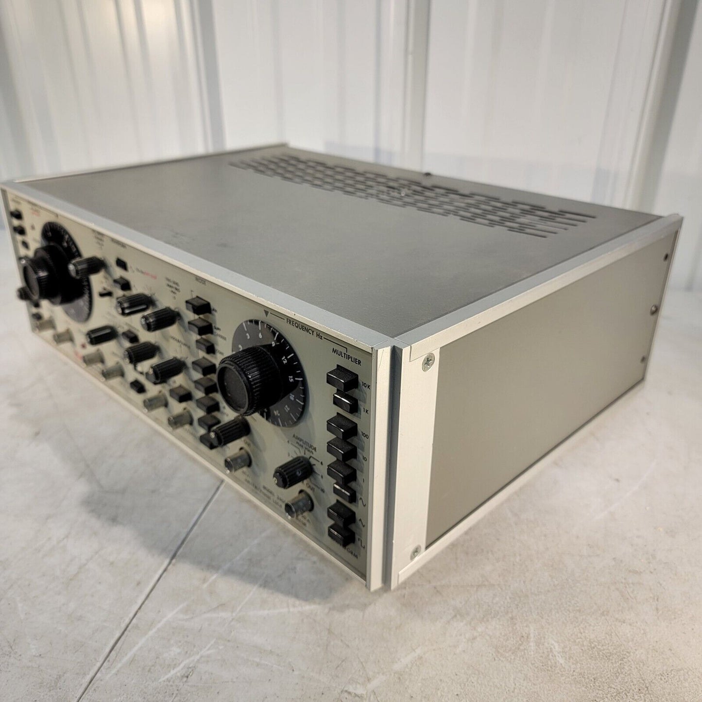 Vintage Krohn-Hite AM/FM/Phase Lock Signal Generator Sweep Frequency Source Sine