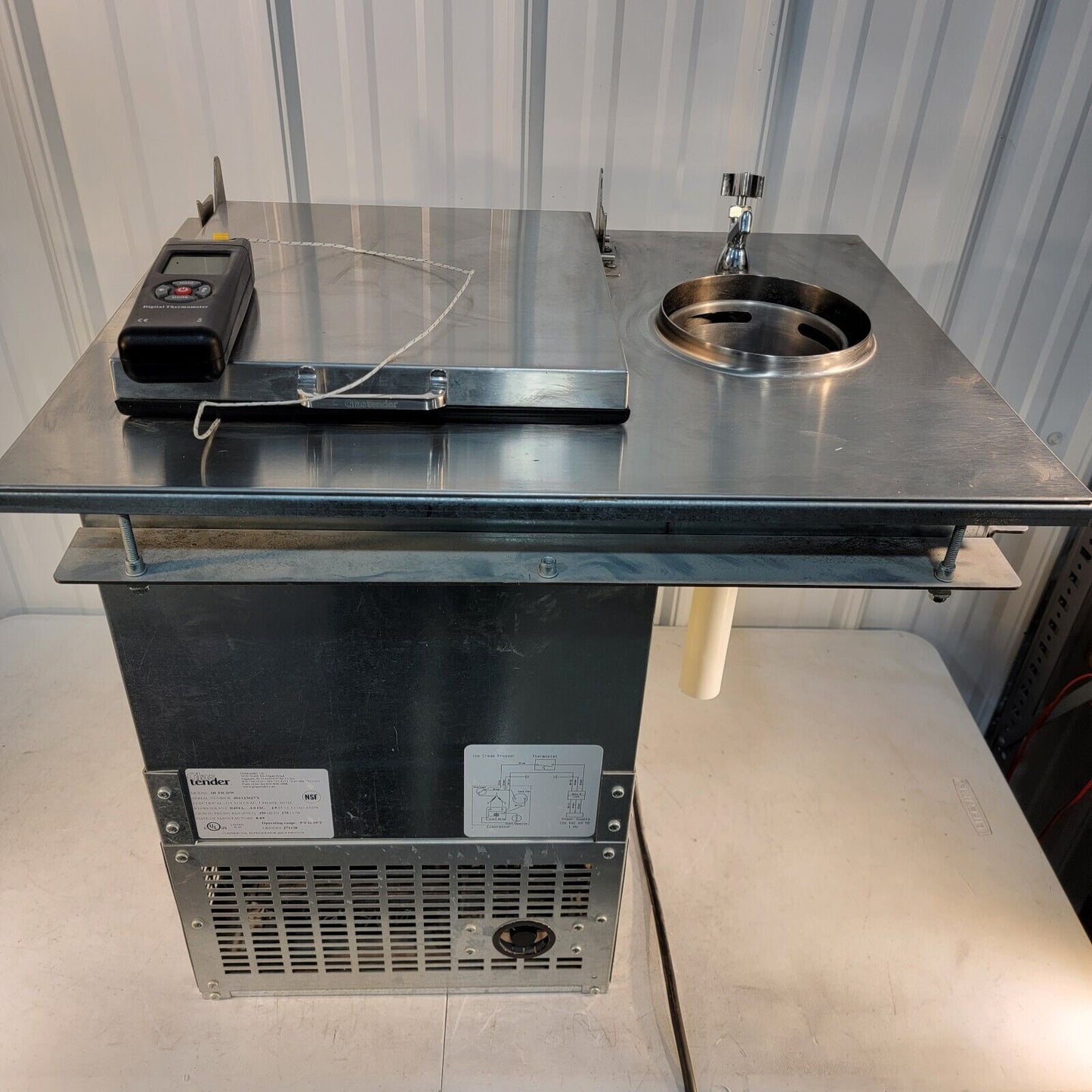 Glastender DI-FR-DW Ice Cream Freezer with Dipper Well, Drop-in, 18" x 24" Top