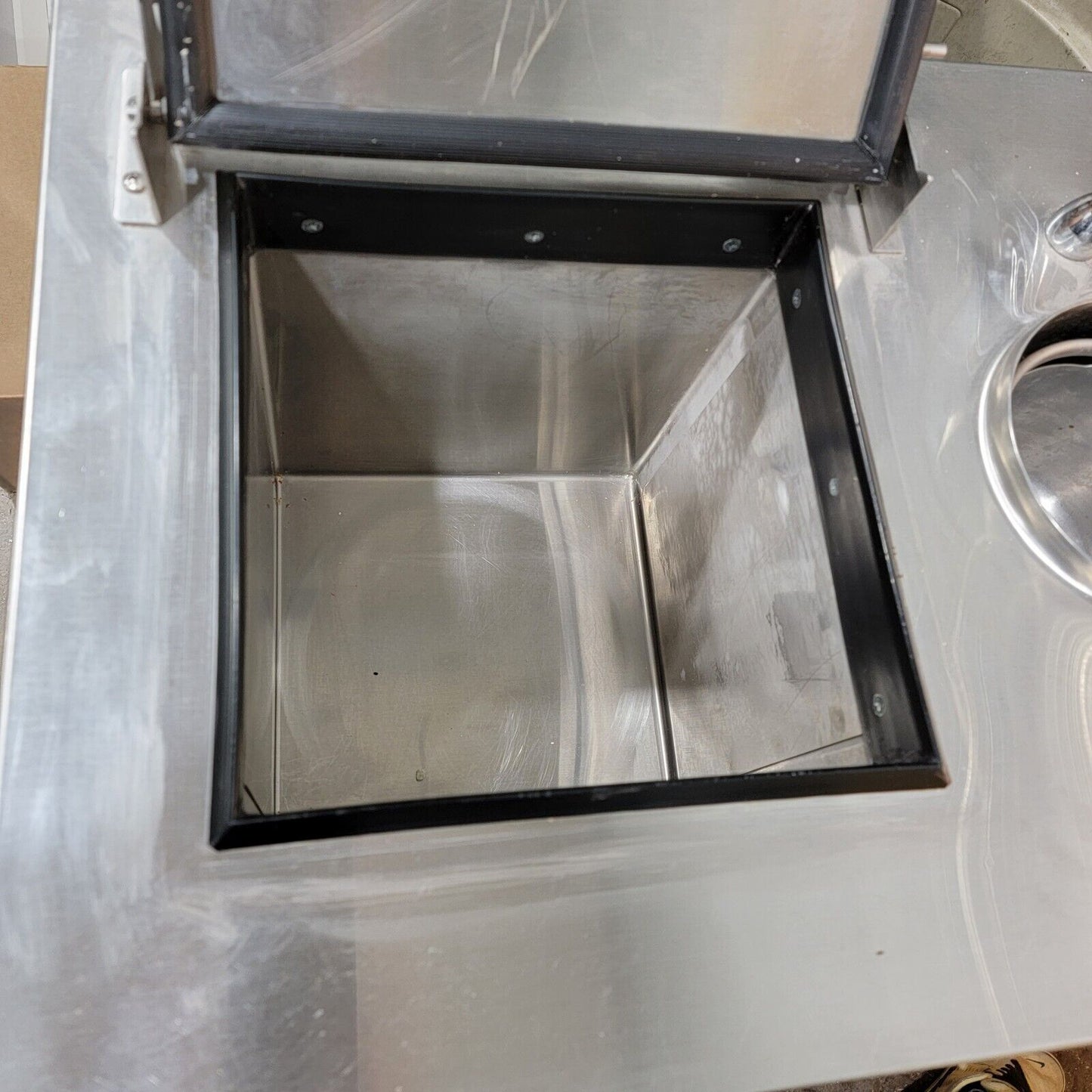 Glastender DI-FR-DW Ice Cream Freezer with Dipper Well, Drop-in, 18" x 24" Top