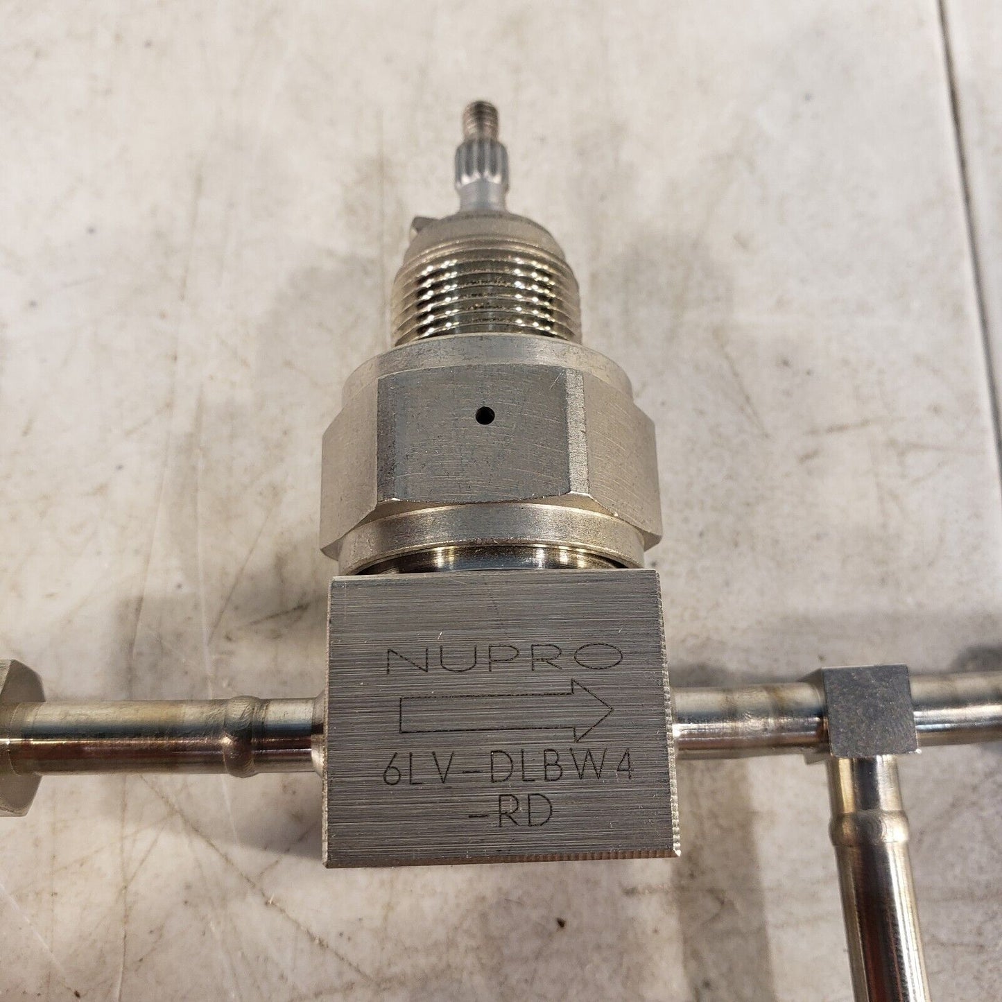 2x Nupro 6LV-DLBW4 666422 Valves, 1/4" Tubing and 1/4" Swagelok Ends High Vacuum