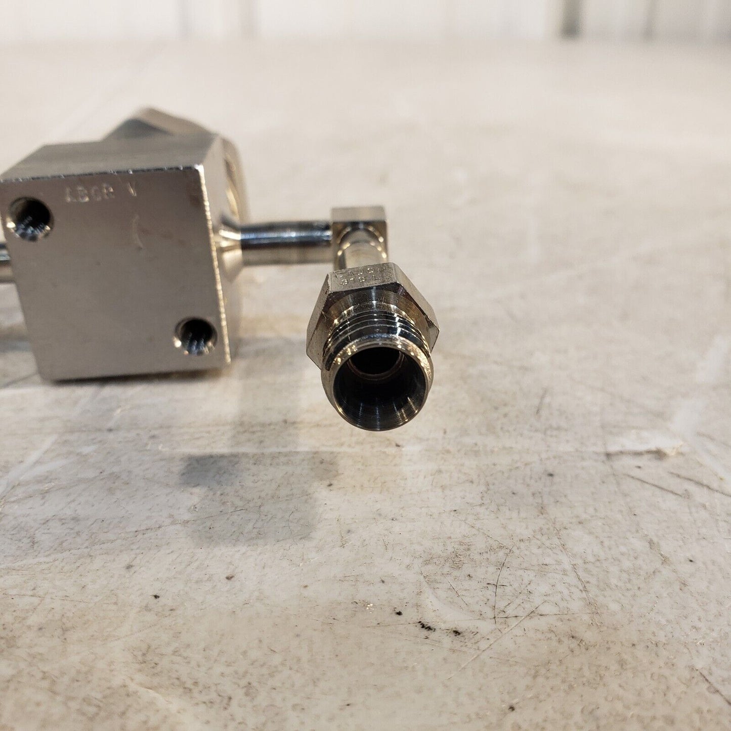 2x Nupro 6LV-DLBW4 666422 Valves, 1/4" Tubing and 1/4" Swagelok Ends High Vacuum