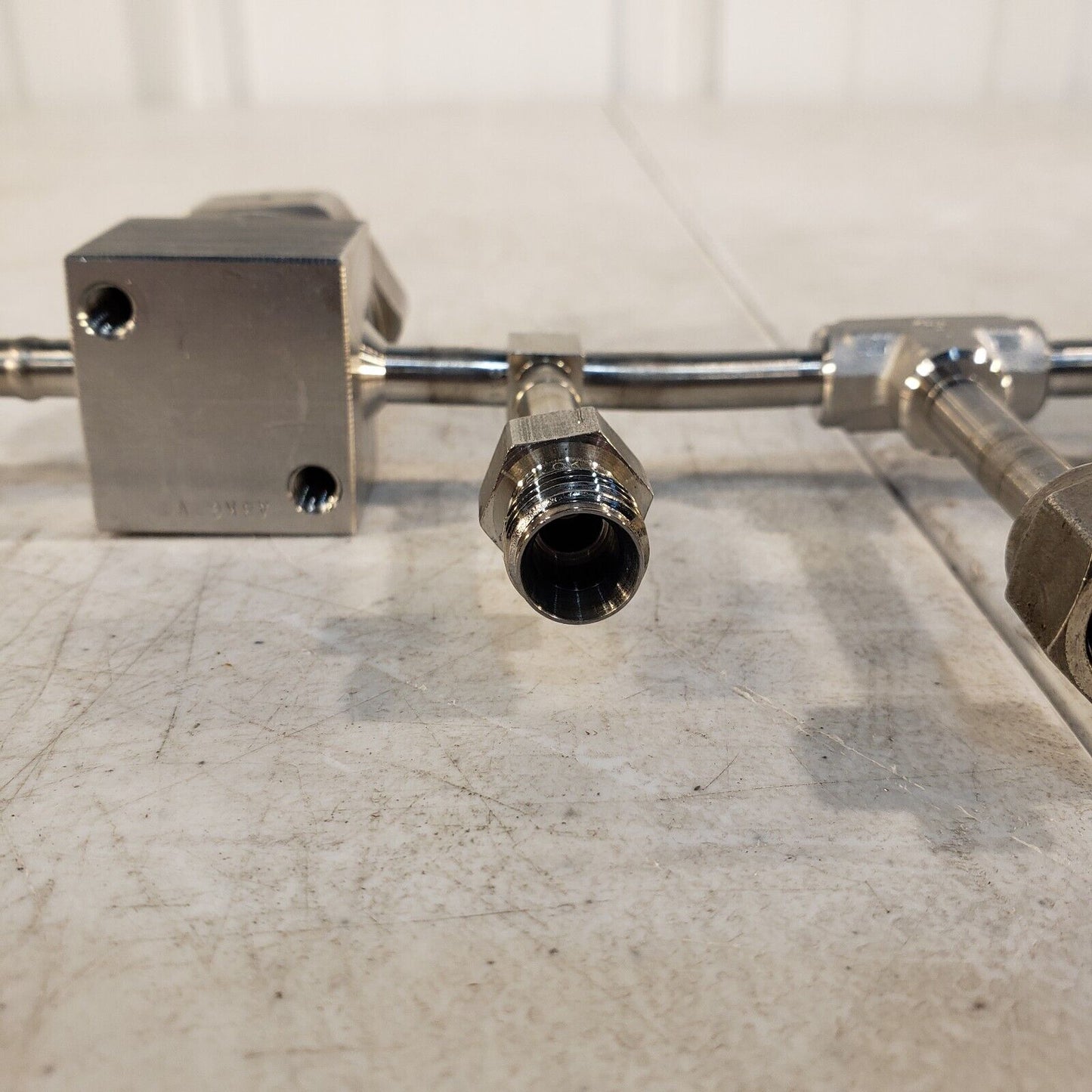 2x Nupro 6LV-DLBW4 666422 Valves, 1/4" Tubing and 1/4" Swagelok Ends High Vacuum