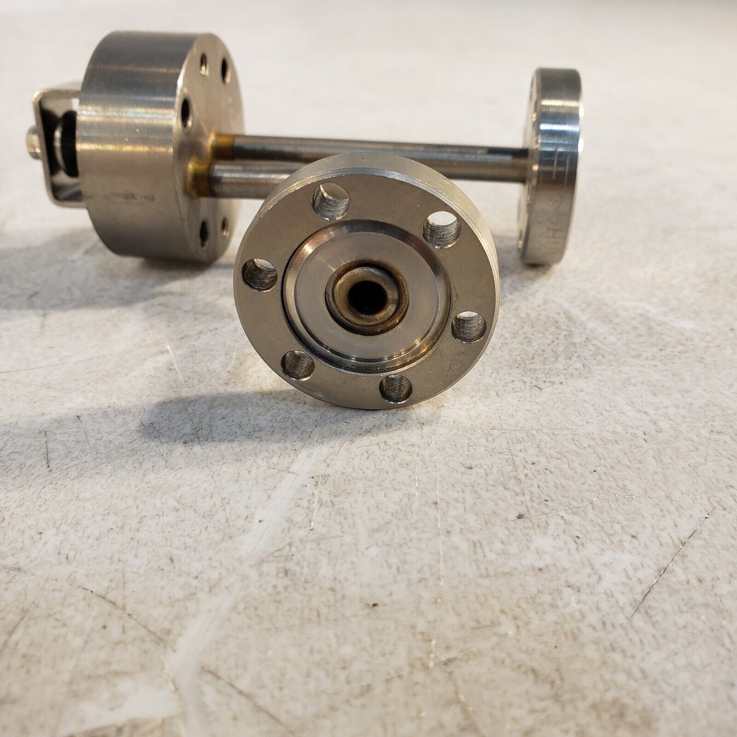 Huntington Labs Relief Valve 012838 DN16CF 1.33" Conflat Flanges, One Rotatable