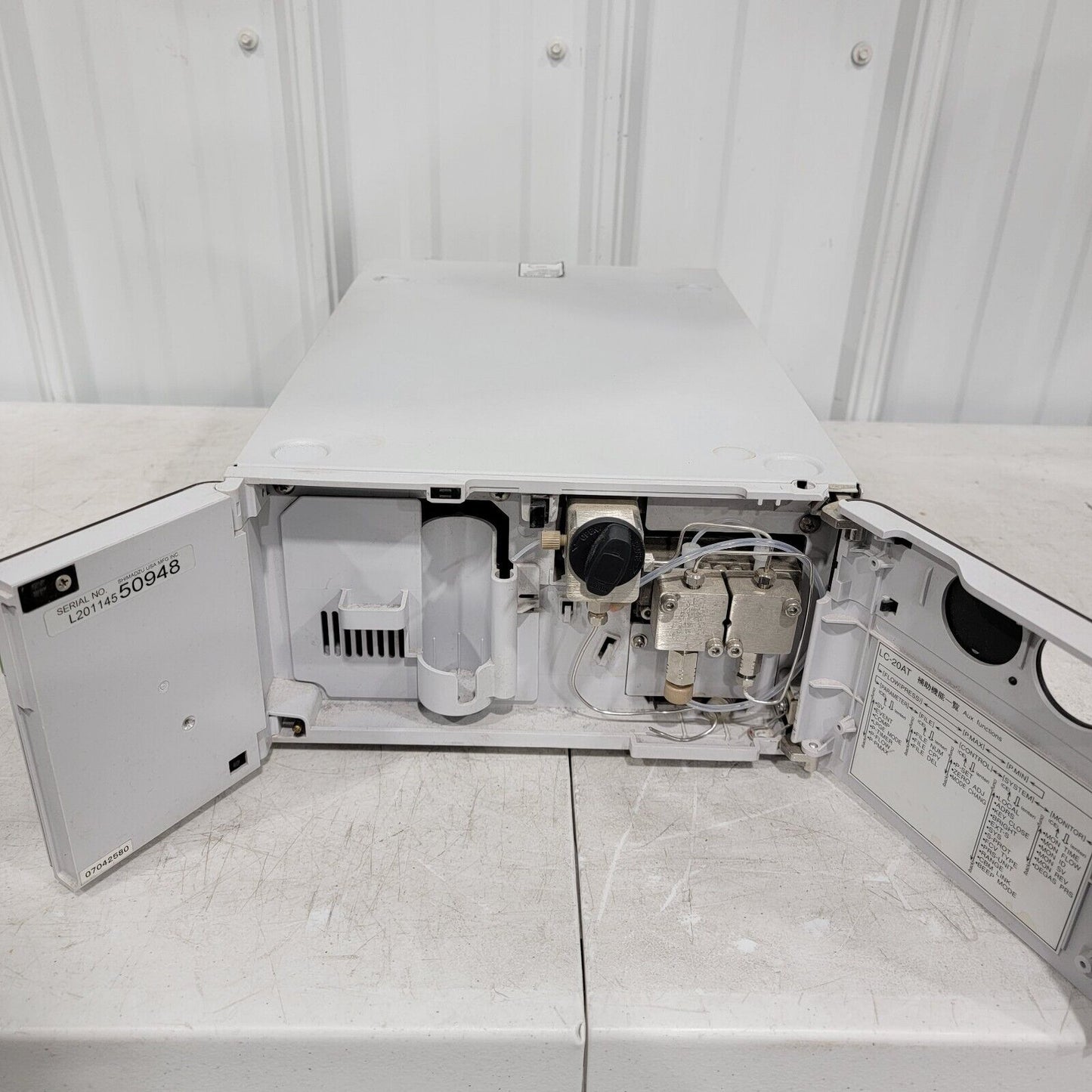 Shimadzu LC-20AT Prominence HPLC Liquid Chromatograph Pump 228-45001-32