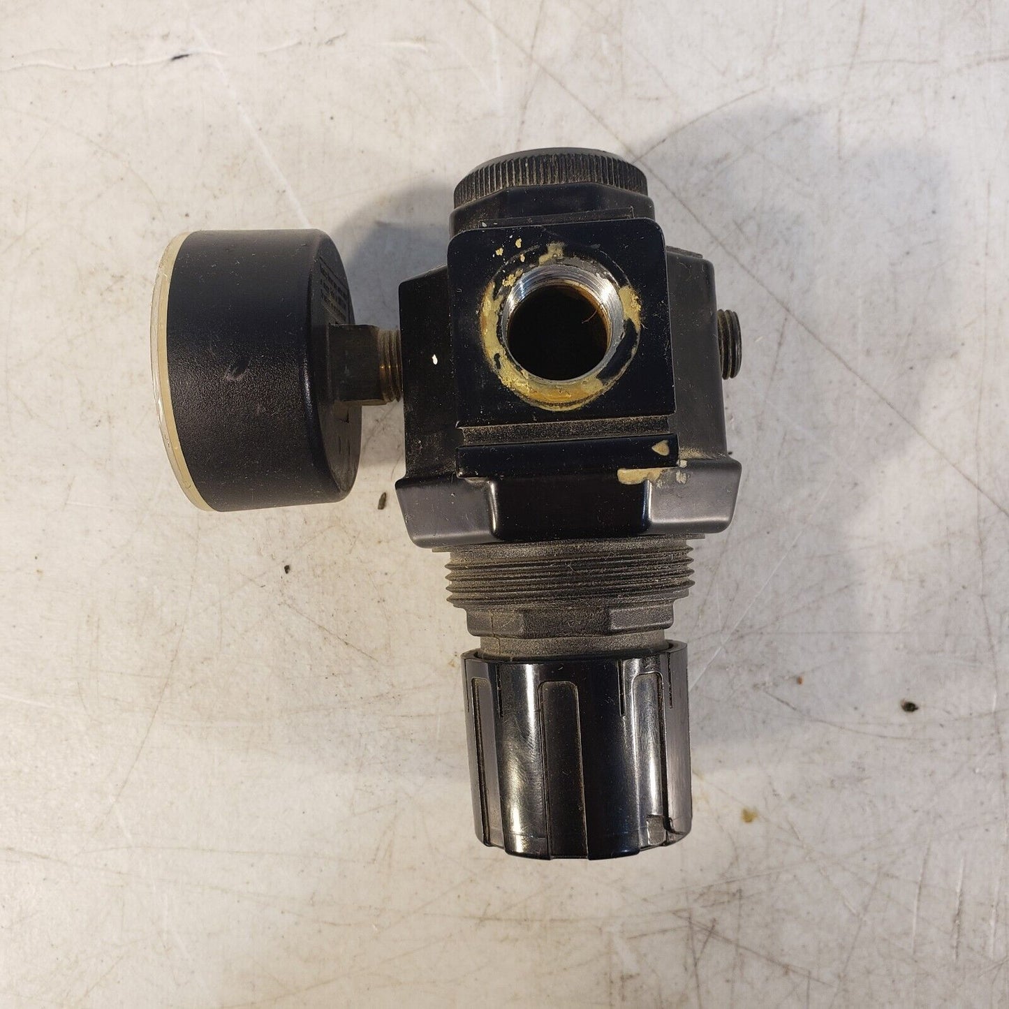 ARO R27241-100 Pneumatic Air Regulator w/ 160 PSI Gauge 1/2" NPT 200 PSI Max