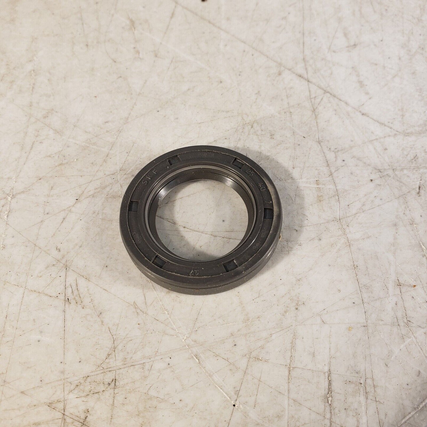 SKF 692311 Oil Seal 25x40x7 HMS5 RG