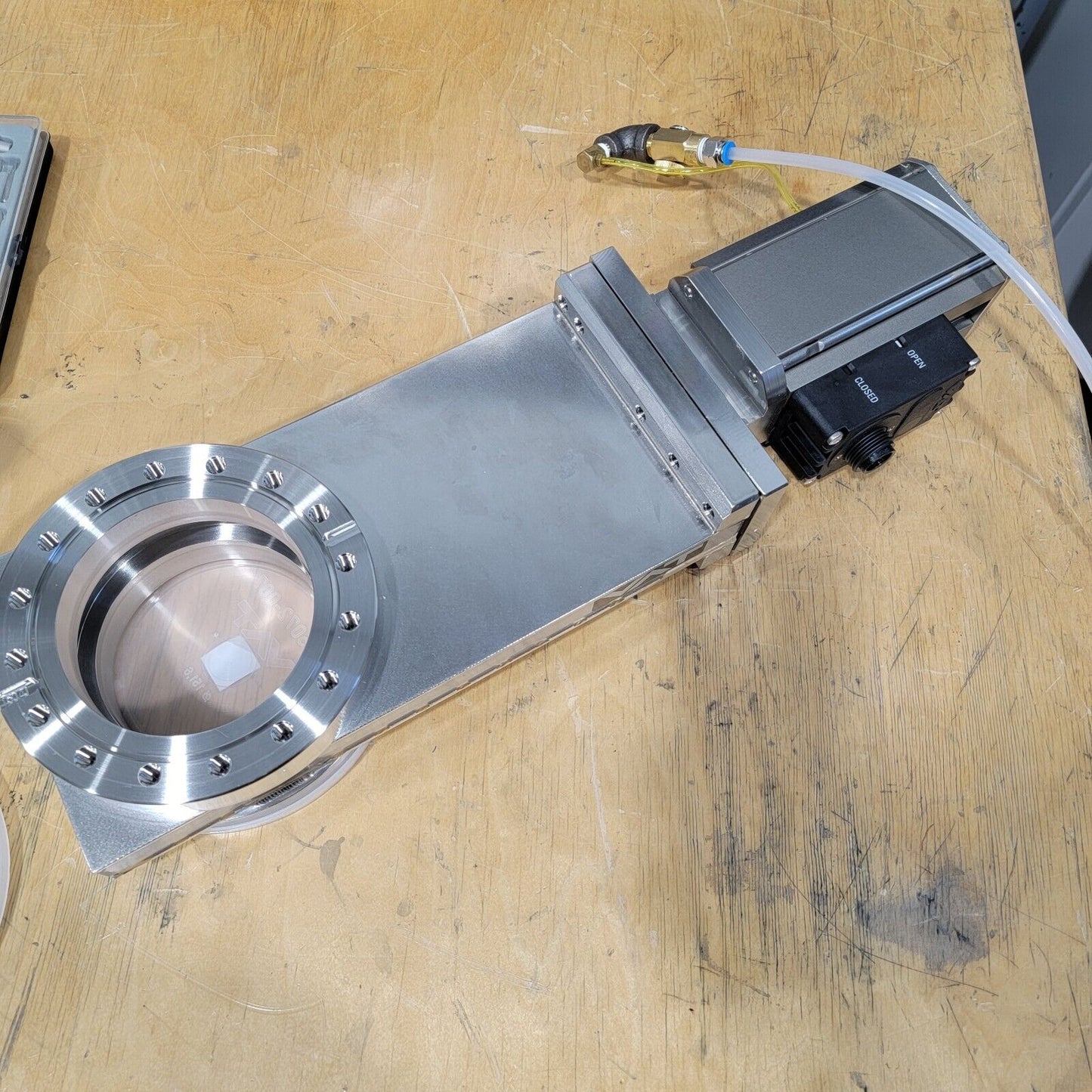 VAT Gate Valve DN100CF 6" OD Conflat Flange Pneumatic Valve High Vacuum UHV SS