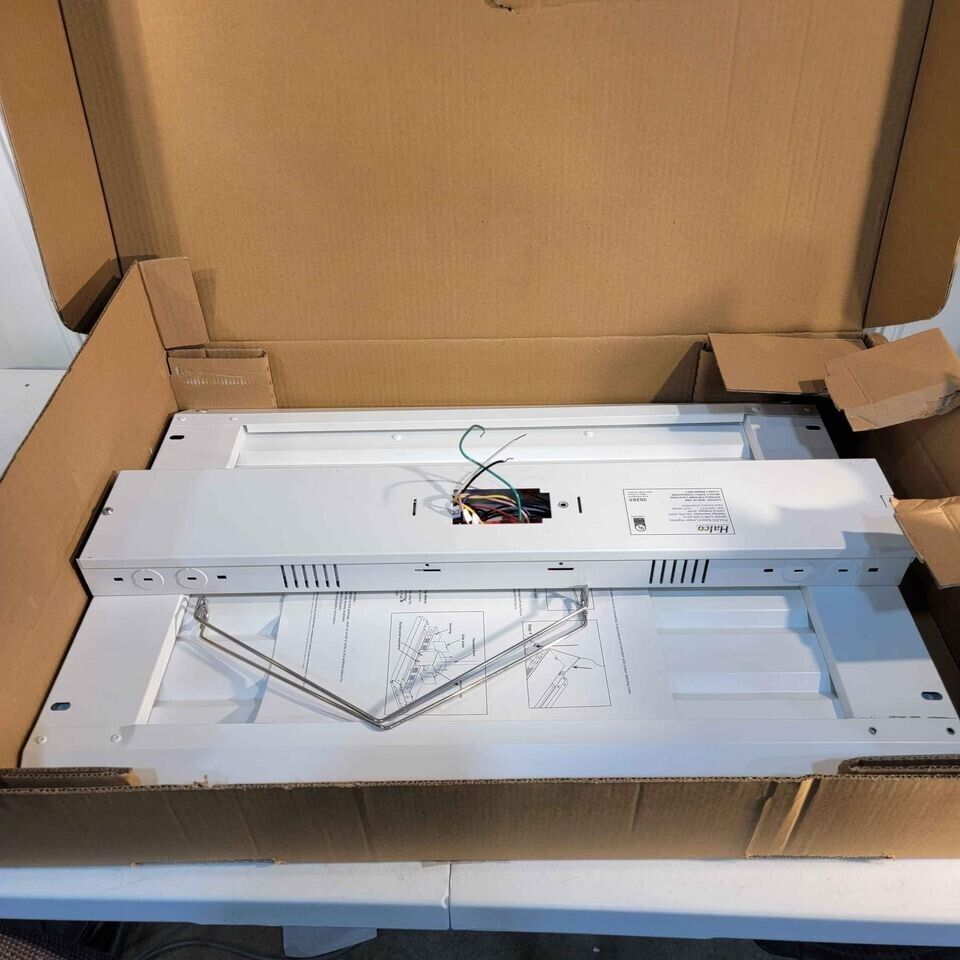 Halco ProLED 30285 LHB-3-WS-50-U 180W, 200W or 220W 5000K Linear LED High Bay