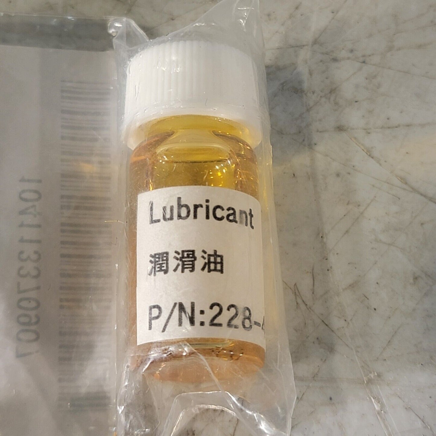 Shimadzu 228-40593-91 Sampler Oil Lubricant Daphne 220C LC-20AT 228-26752-92