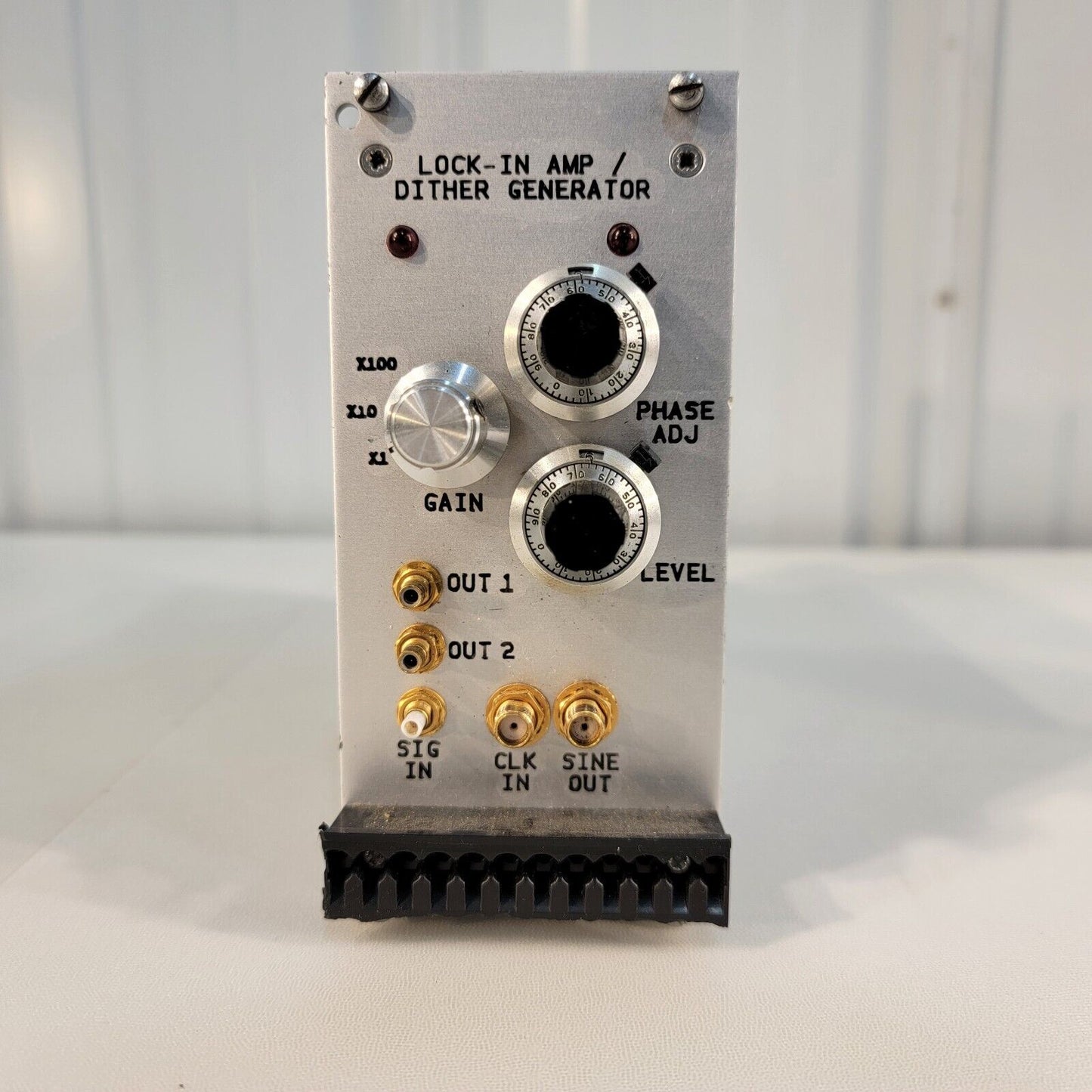 Plug-In Module Lock-In Amplifier/Dither Generator Backplane Gain Phase Adjust