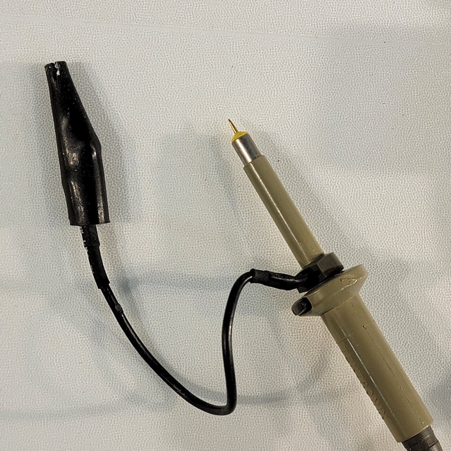 Tektronix TEK P6106A Oscilloscope Probe 10MOhm 11.2pF 10x 2.0M w/ Ground Clamp