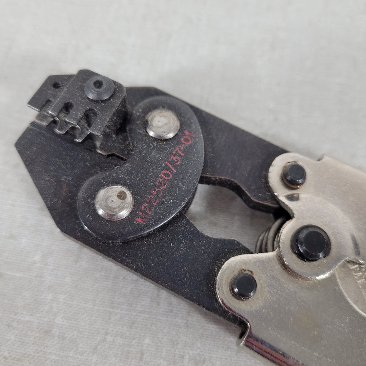 TE Connectivity Raychem AD-1377 Ratcheting Hand Crimper 12-26 AWG Terminal Tool