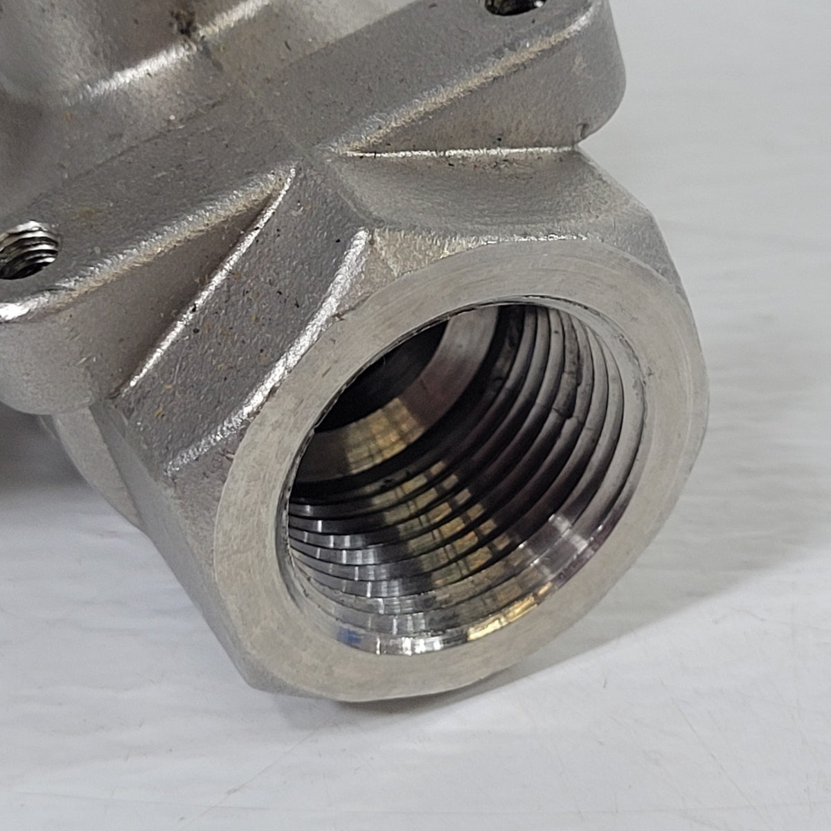 Apollo 76-106-01 1-1/4" CF8M Stainless Steel Ball Valve 1500 WOG NPT USA