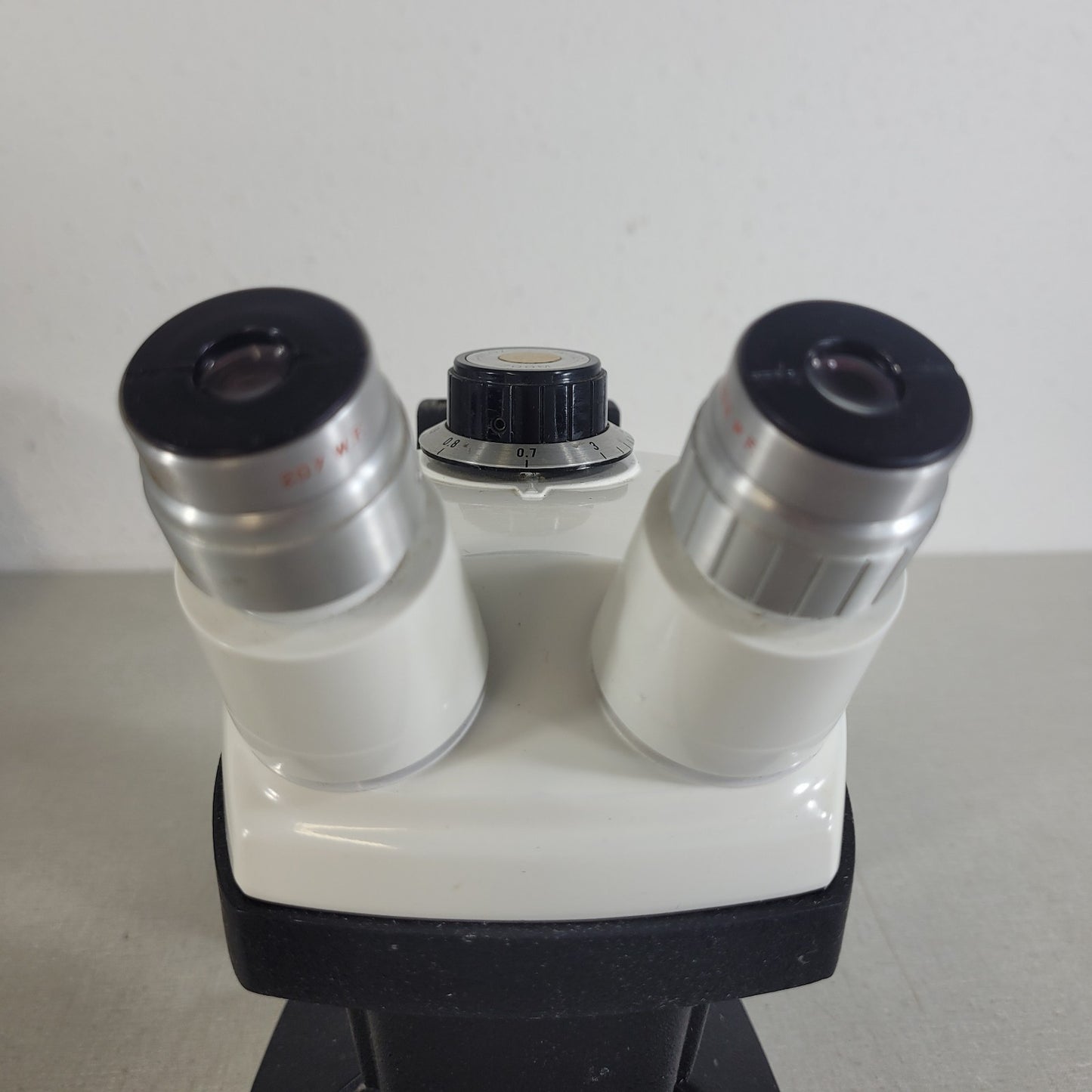 Bausch & Lomb StereoZoom 4 Stereo Microscope 0.7x-3x 20x WF Eyepieces Stand