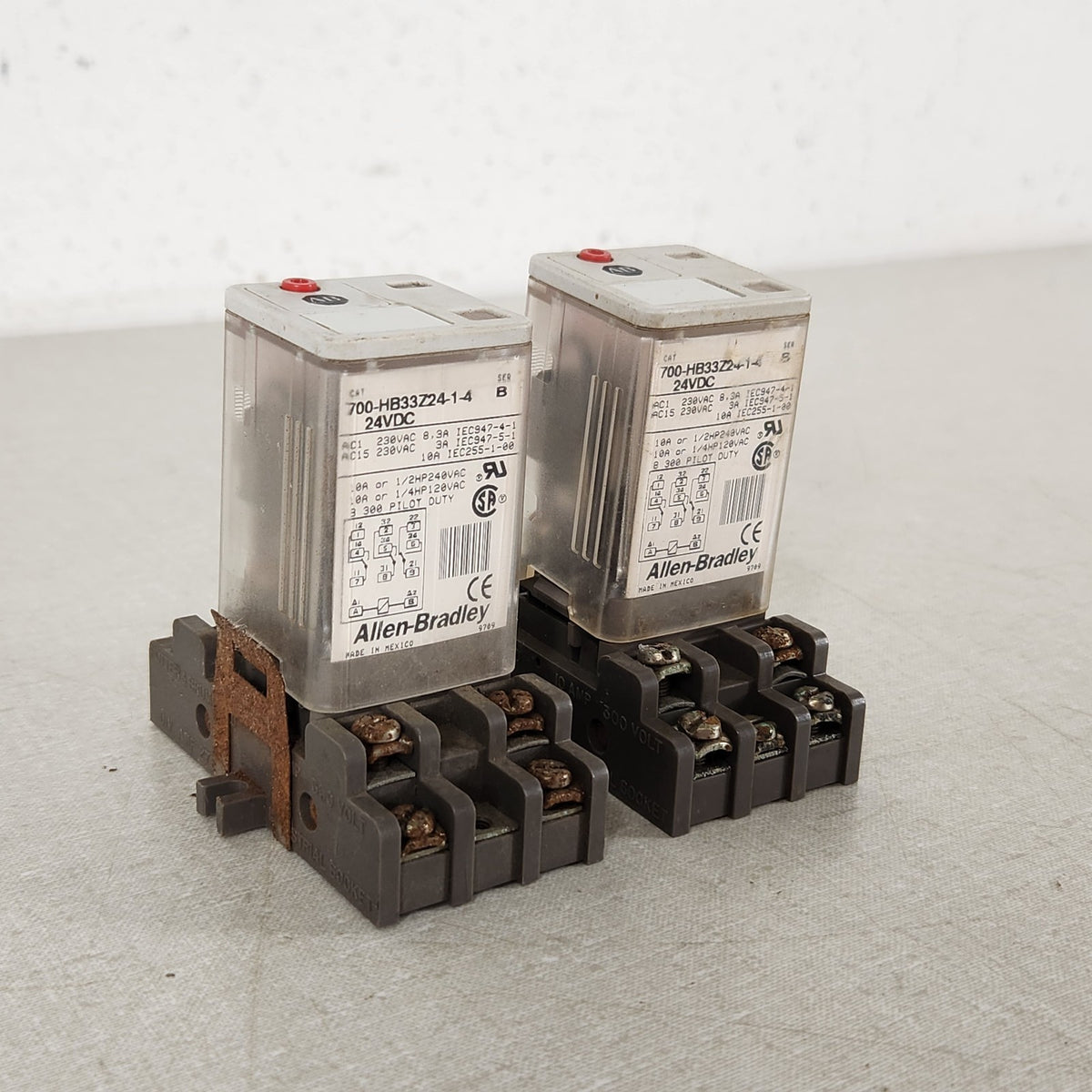 LOT OF 2 Allen-Bradley 700-HB33Z24-1-4 24VDC 3PDT 10A Control Relays