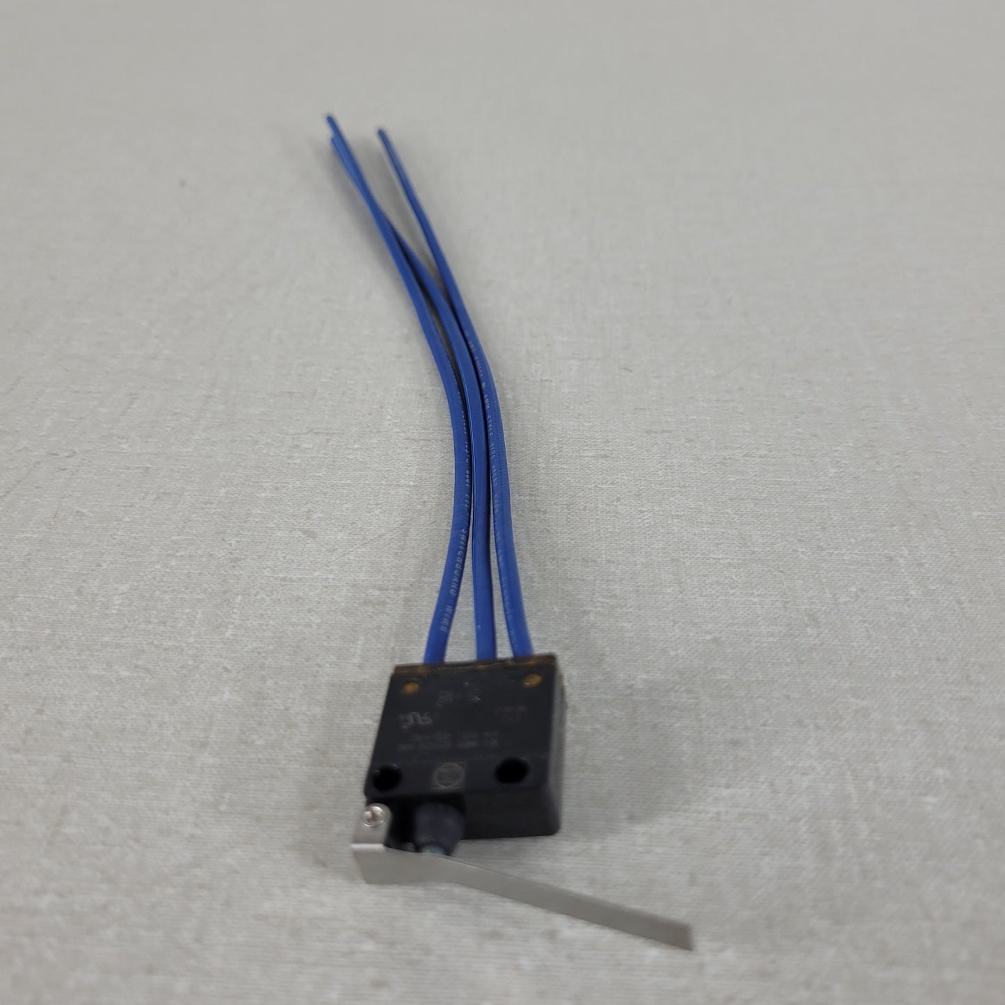 ZF Electronics 0E72-40KT Sealed SPDT Roller Lever Limit Switch 10.1A 250VAC