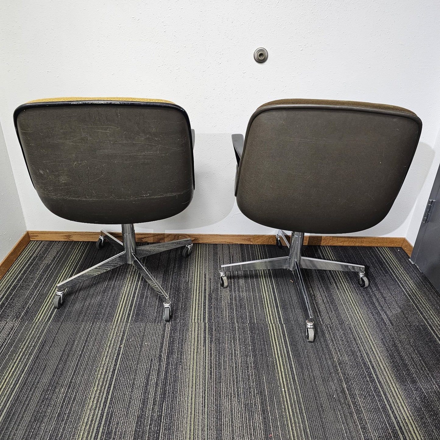 PAIR Vintage 1977 Steelcase 451-312 MCM Swivel Rolling Office Chairs Pollock