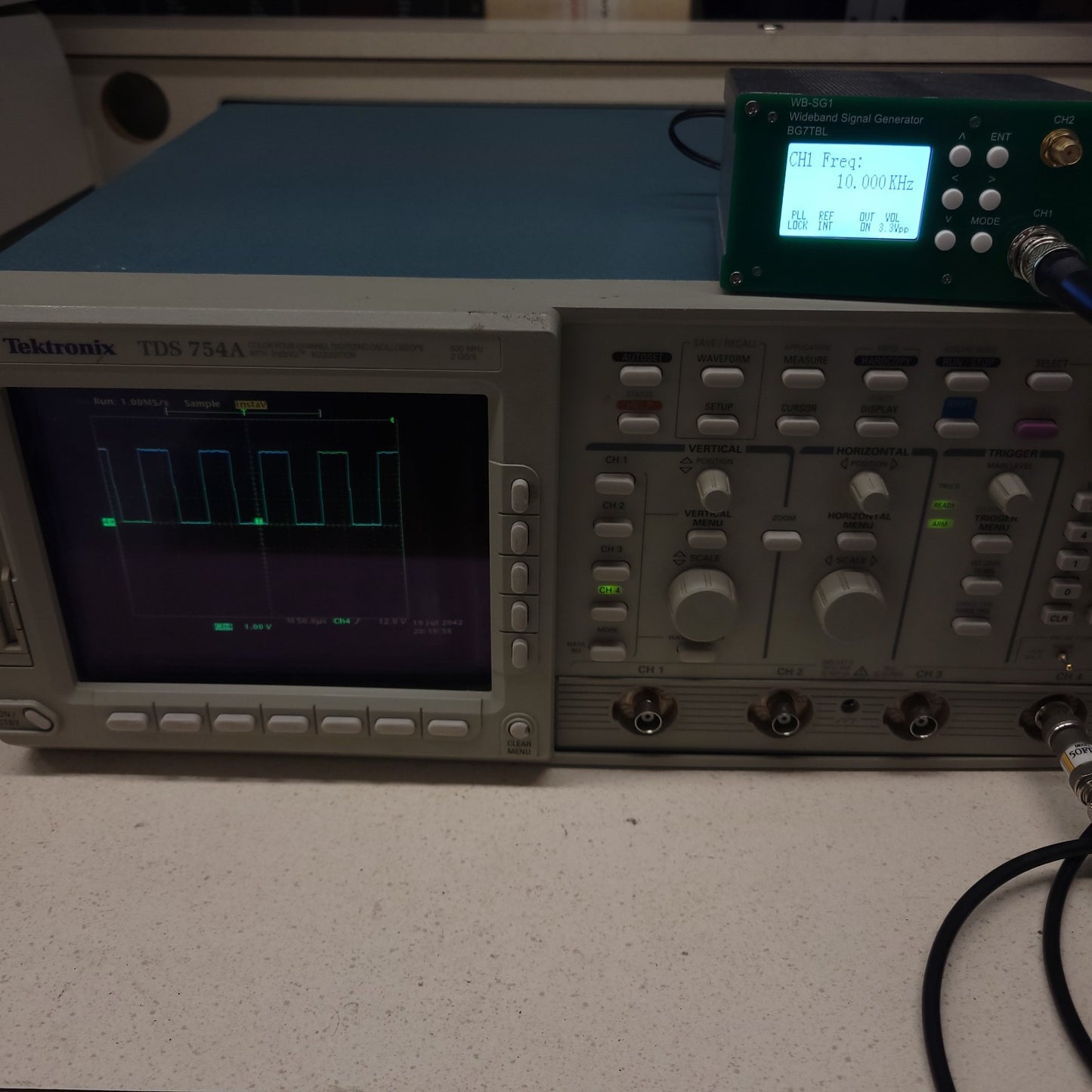 *READ* Tektronix TDS 754A Digitizing Four Channel Oscilloscope 500MHz CRT Screen